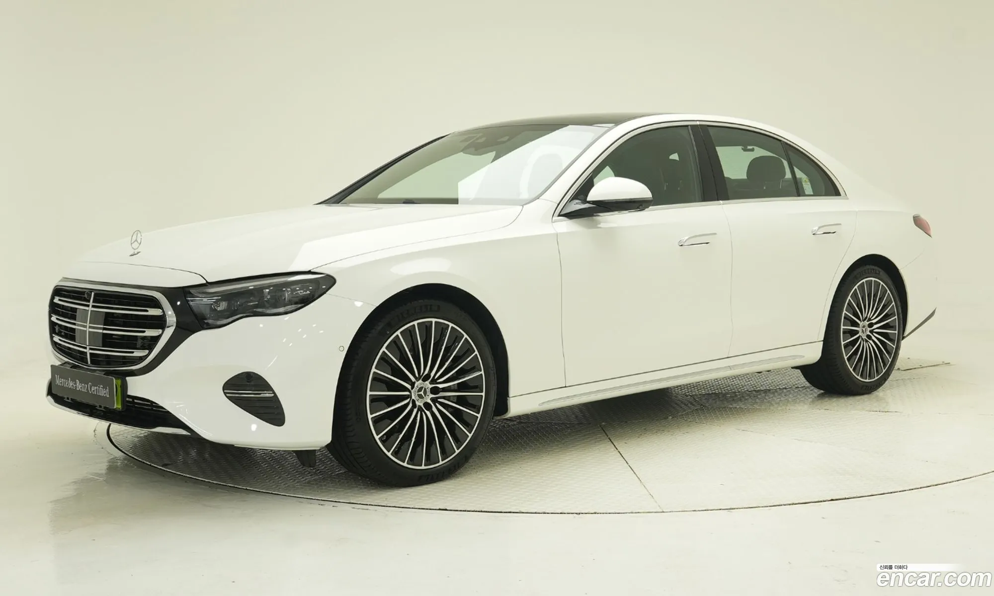 Mercedes-Benz E-Class W214 2025 — 12