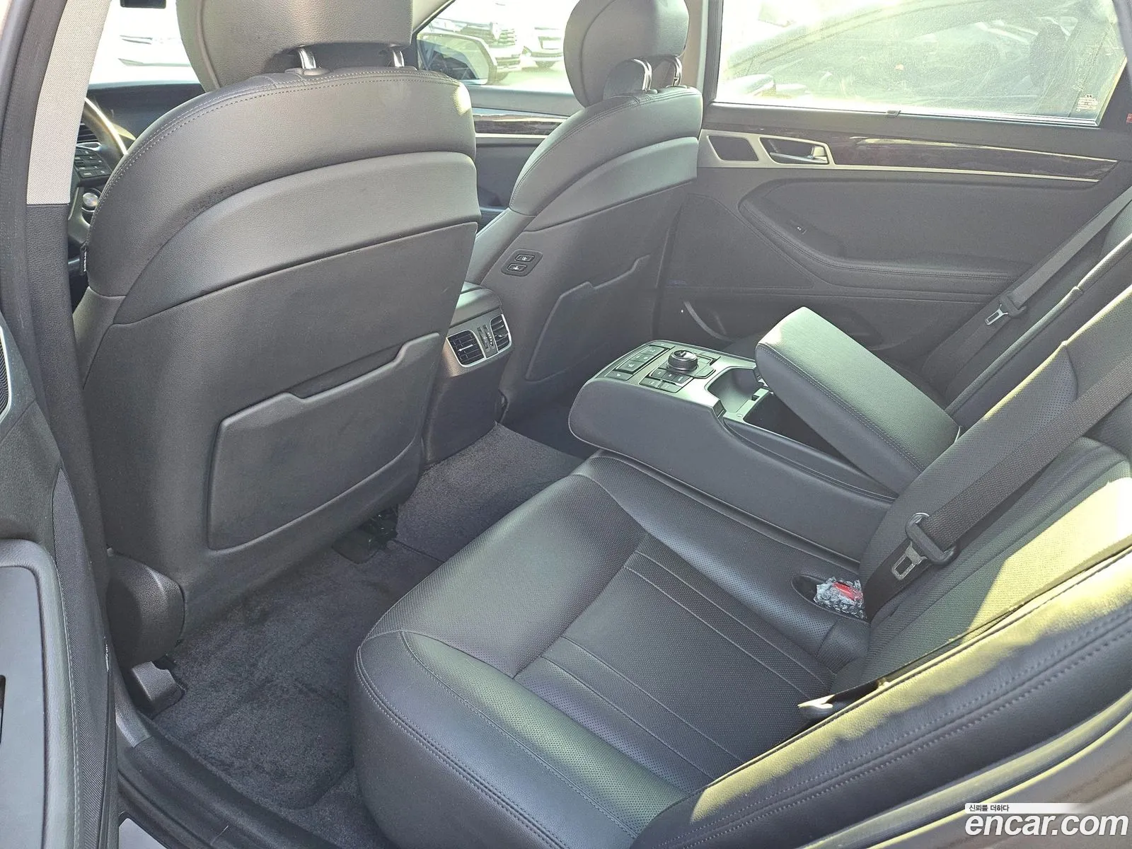 Hyundai Genesis DH 2016 — 16
