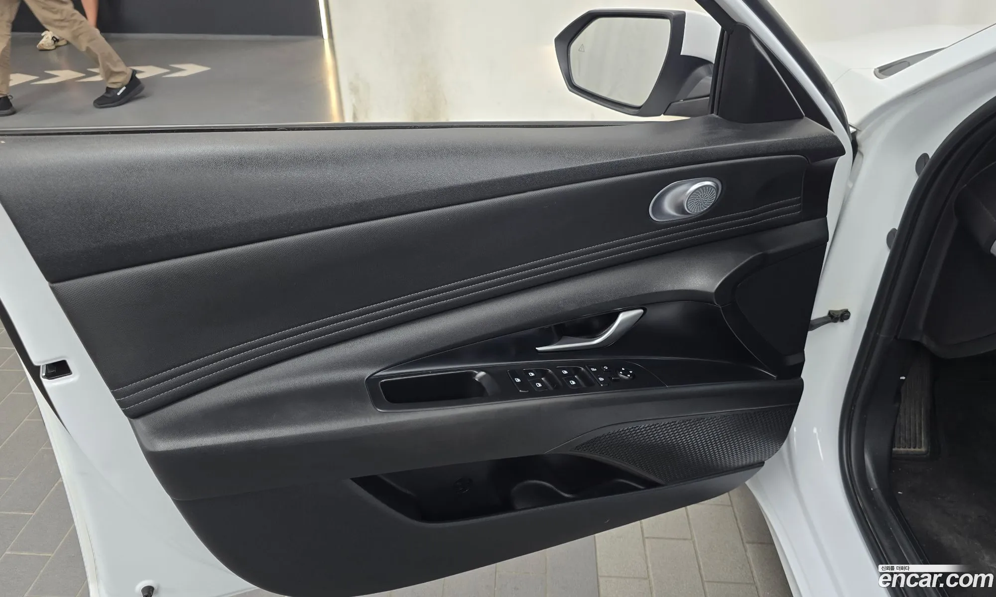Hyundai Elantra Hybrid 2022 — 17