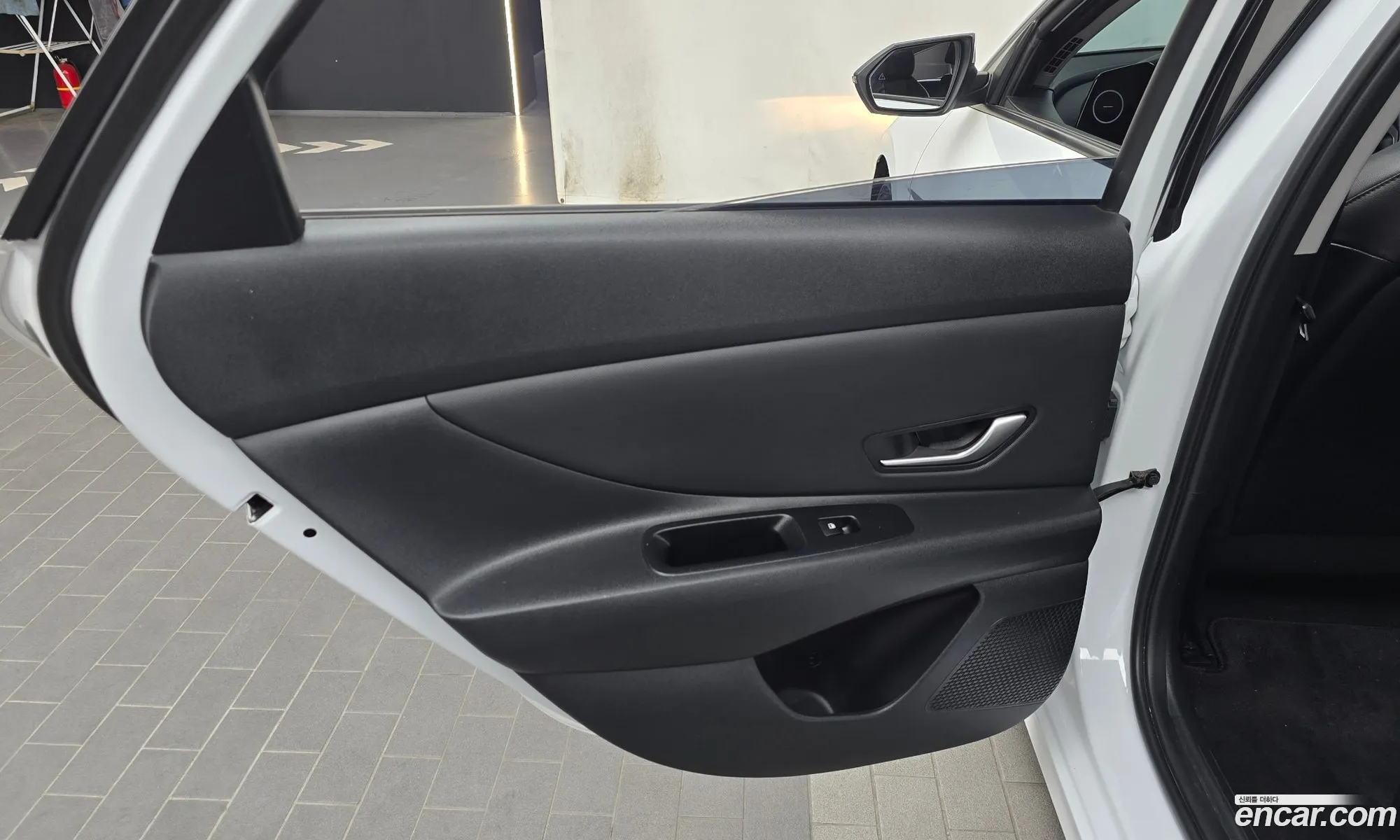 Hyundai Elantra Hybrid 2022 — 13