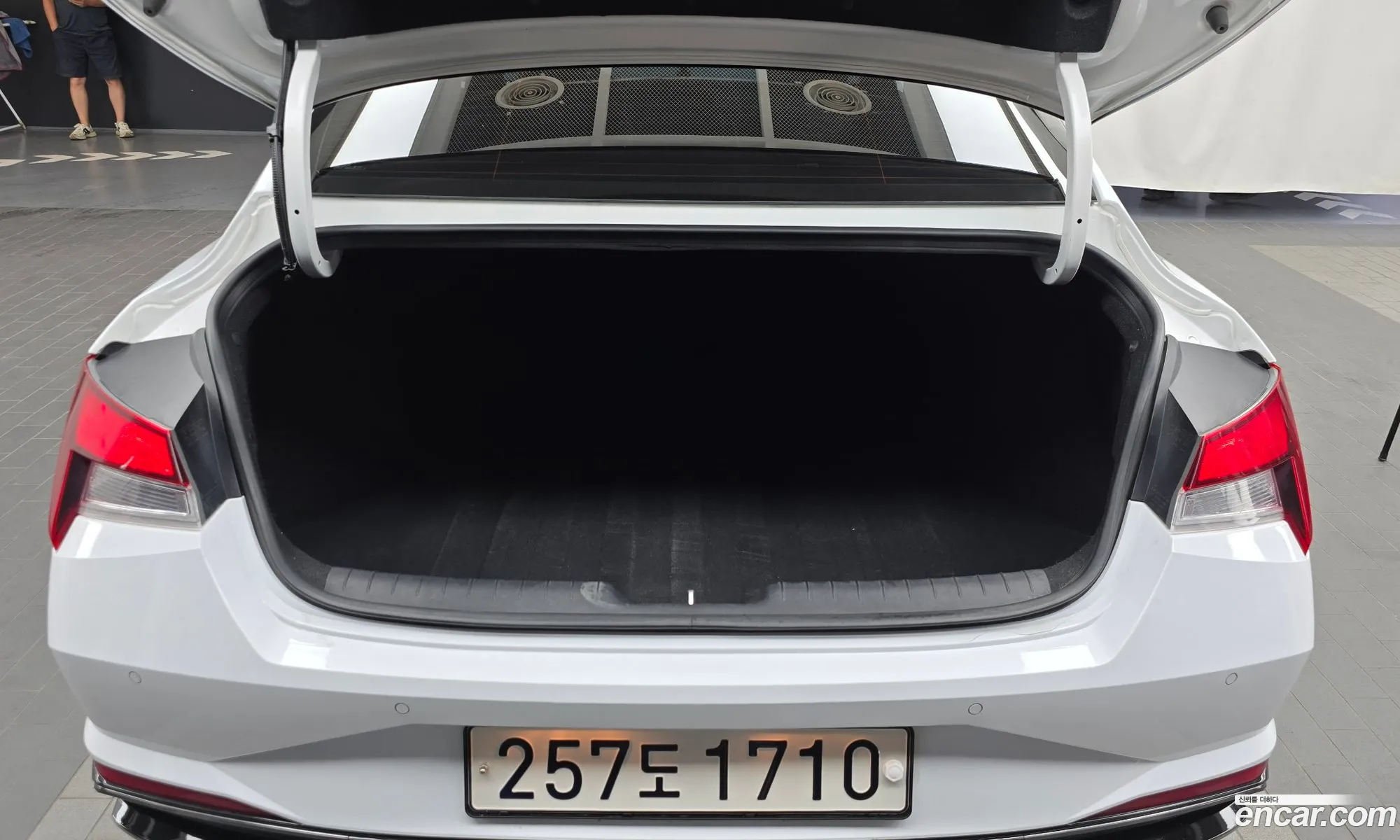 Hyundai Elantra Hybrid 2022 — 21