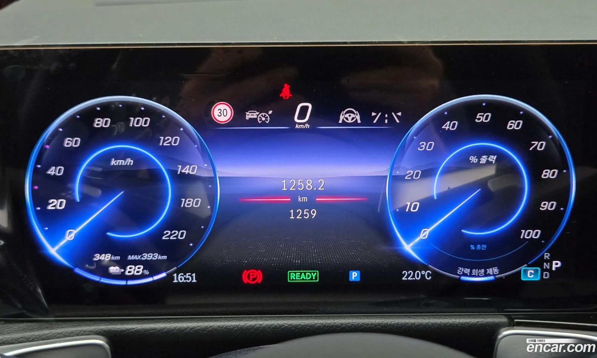 Mercedes-Benz EQB X243 2025 — 9