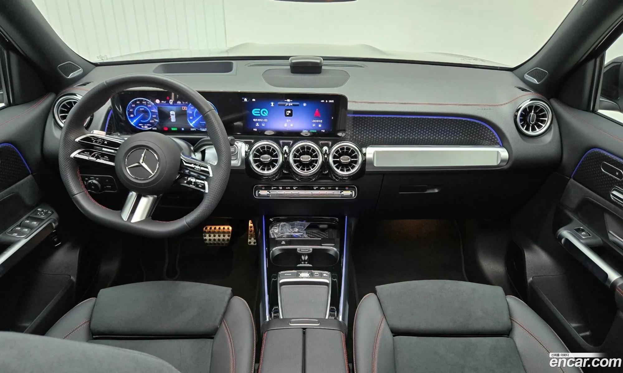 Mercedes-Benz EQB X243 2025 — 10