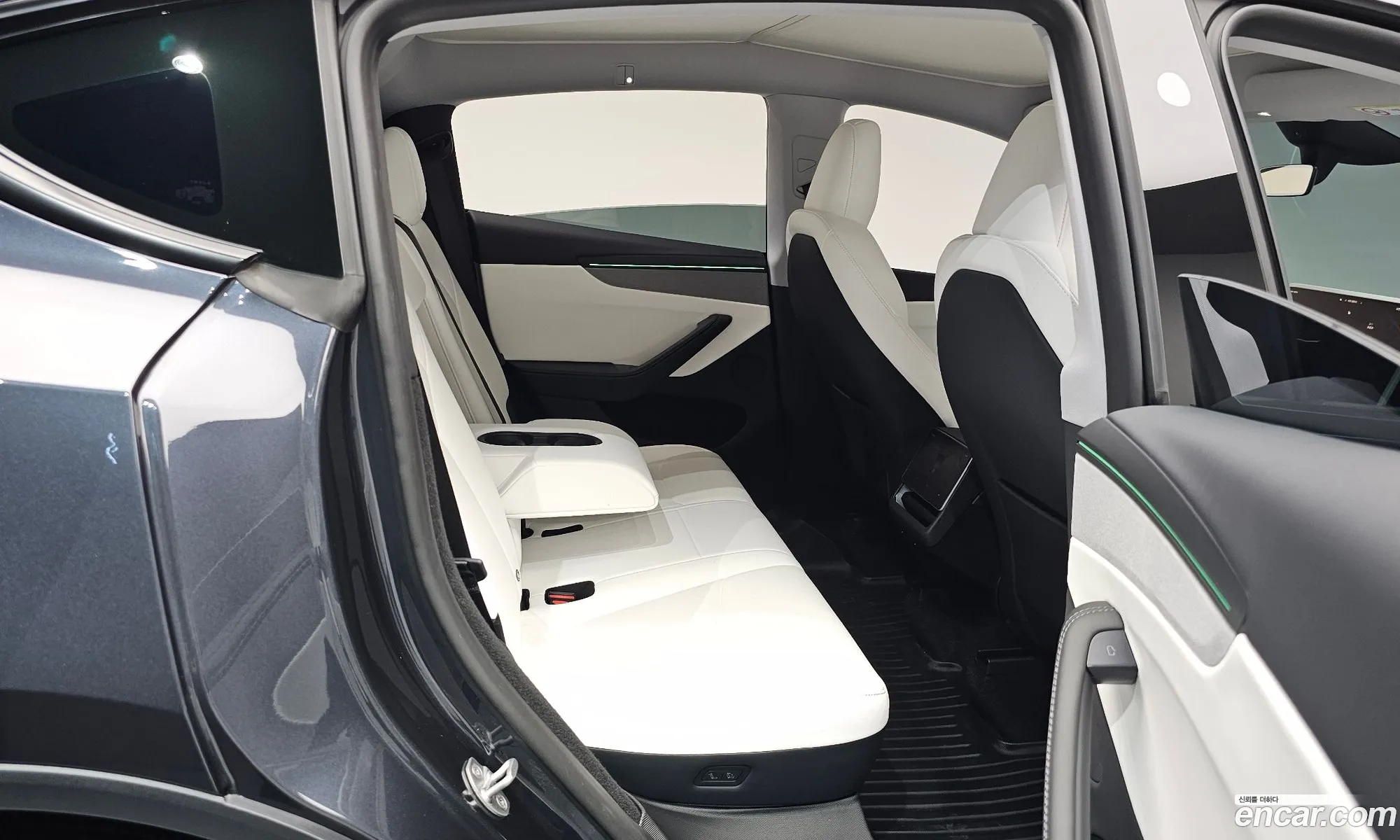 Tesla Model Y 2025 LRWYGCFJ8SC054242 — 21