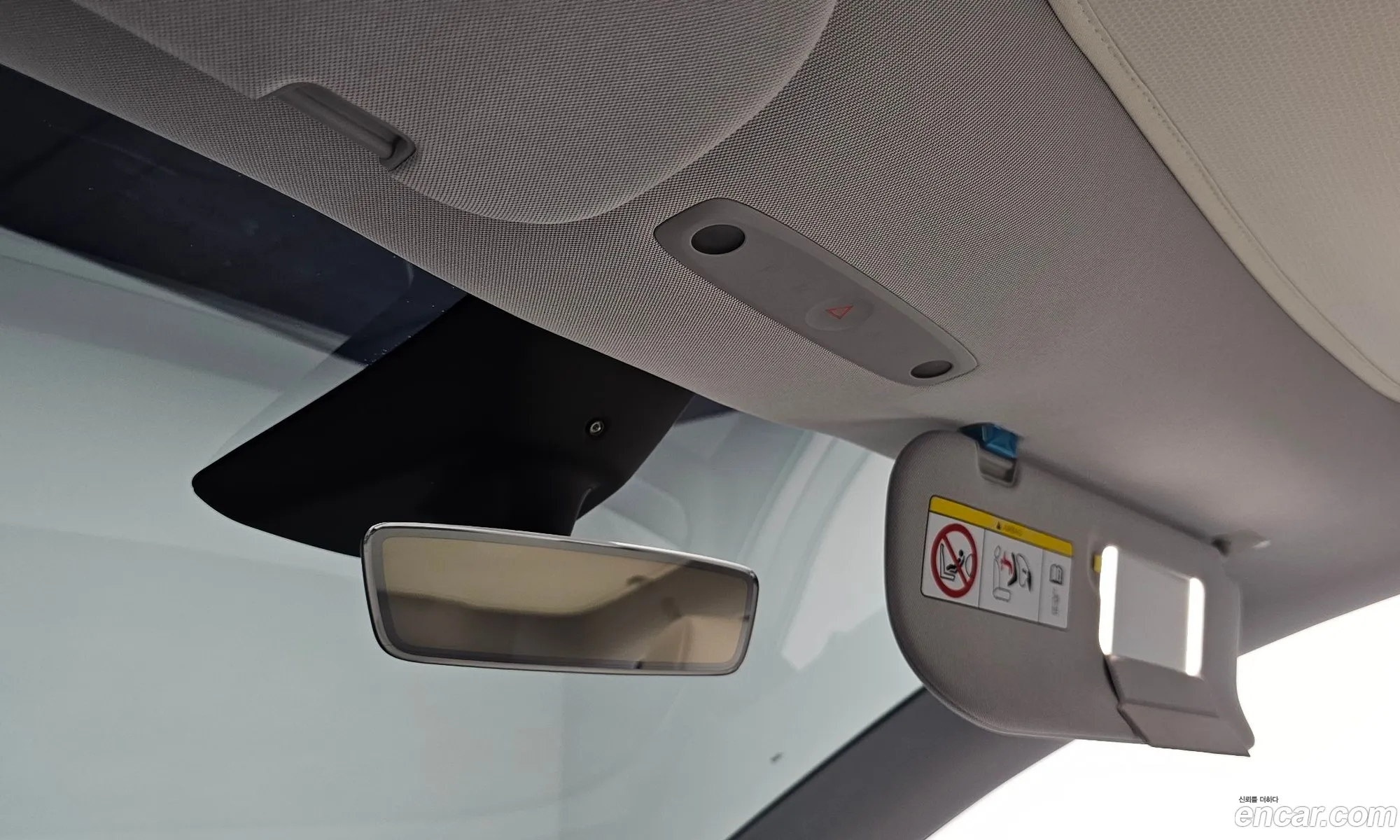 Tesla Model Y 2025 LRWYGCFJ8SC054242 — 32