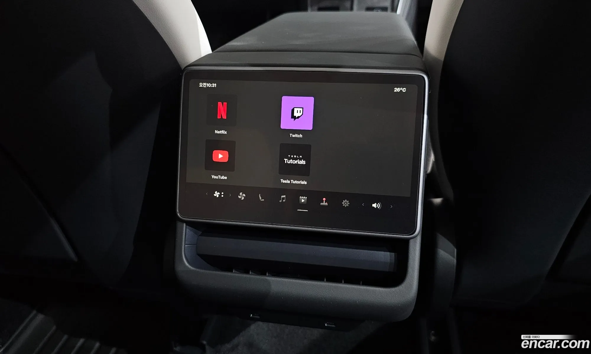 Tesla Model Y 2025 LRWYGCFJ8SC054242 — 16