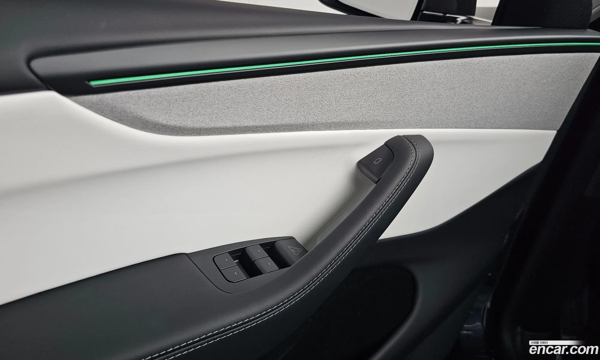 Tesla Model Y 2025 LRWYGCFJ8SC054242 — 19