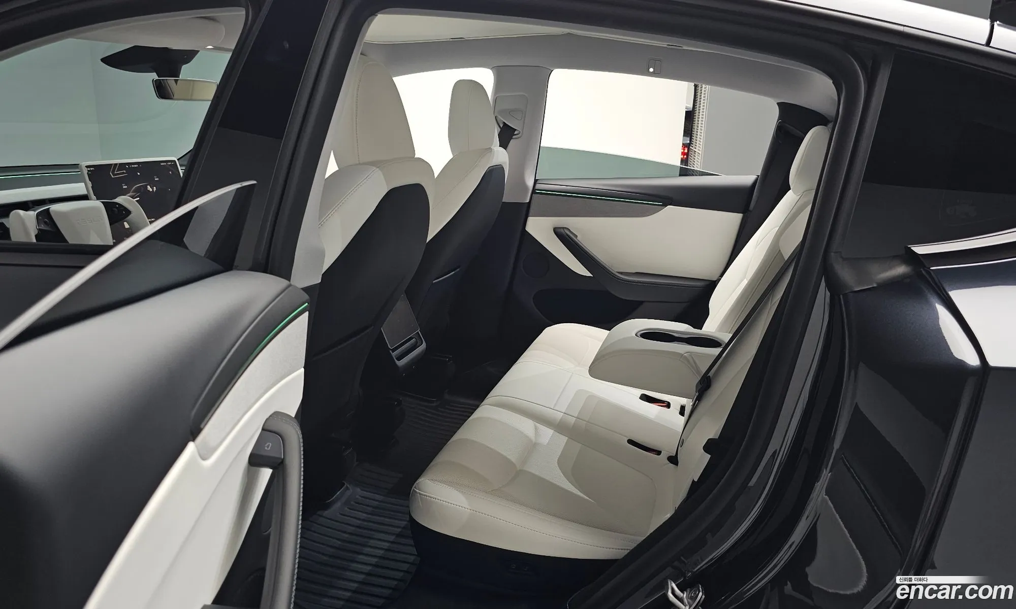 Tesla Model Y 2025 LRWYGCFJ8SC054242 — 8