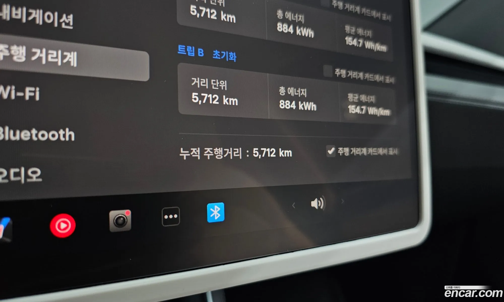 Tesla Model Y 2025 LRWYGCFJ8SC054242 — 9