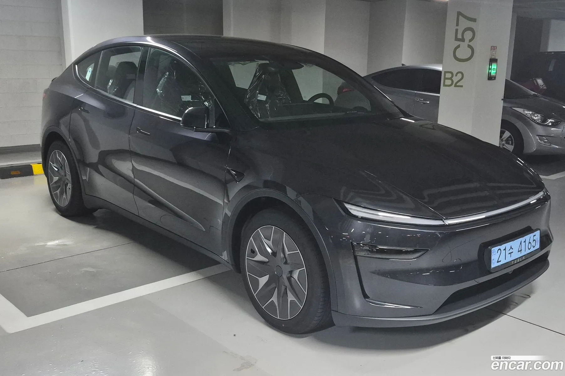 Tesla Model Y 2026 — 7
