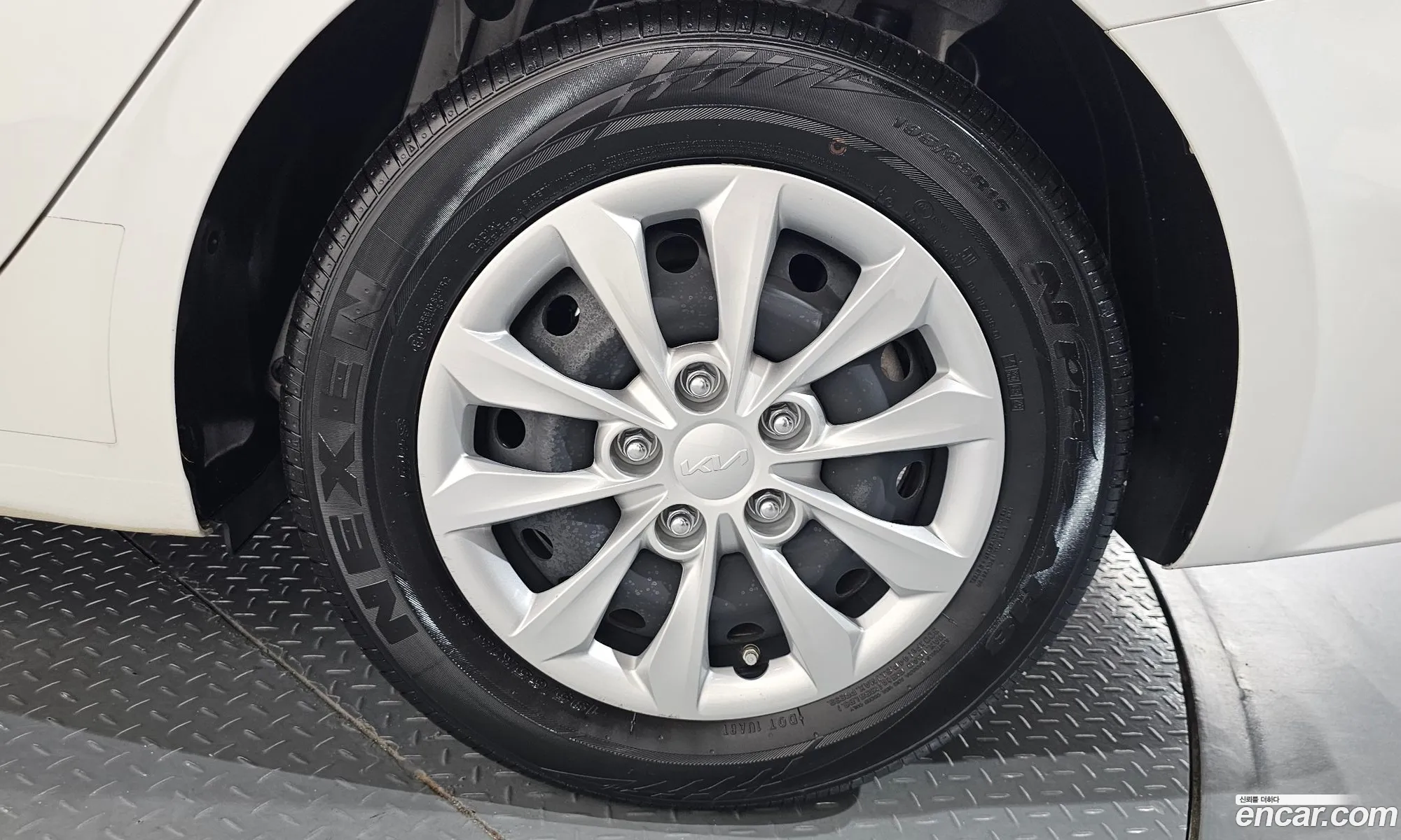 Kia K3 2024 — 17