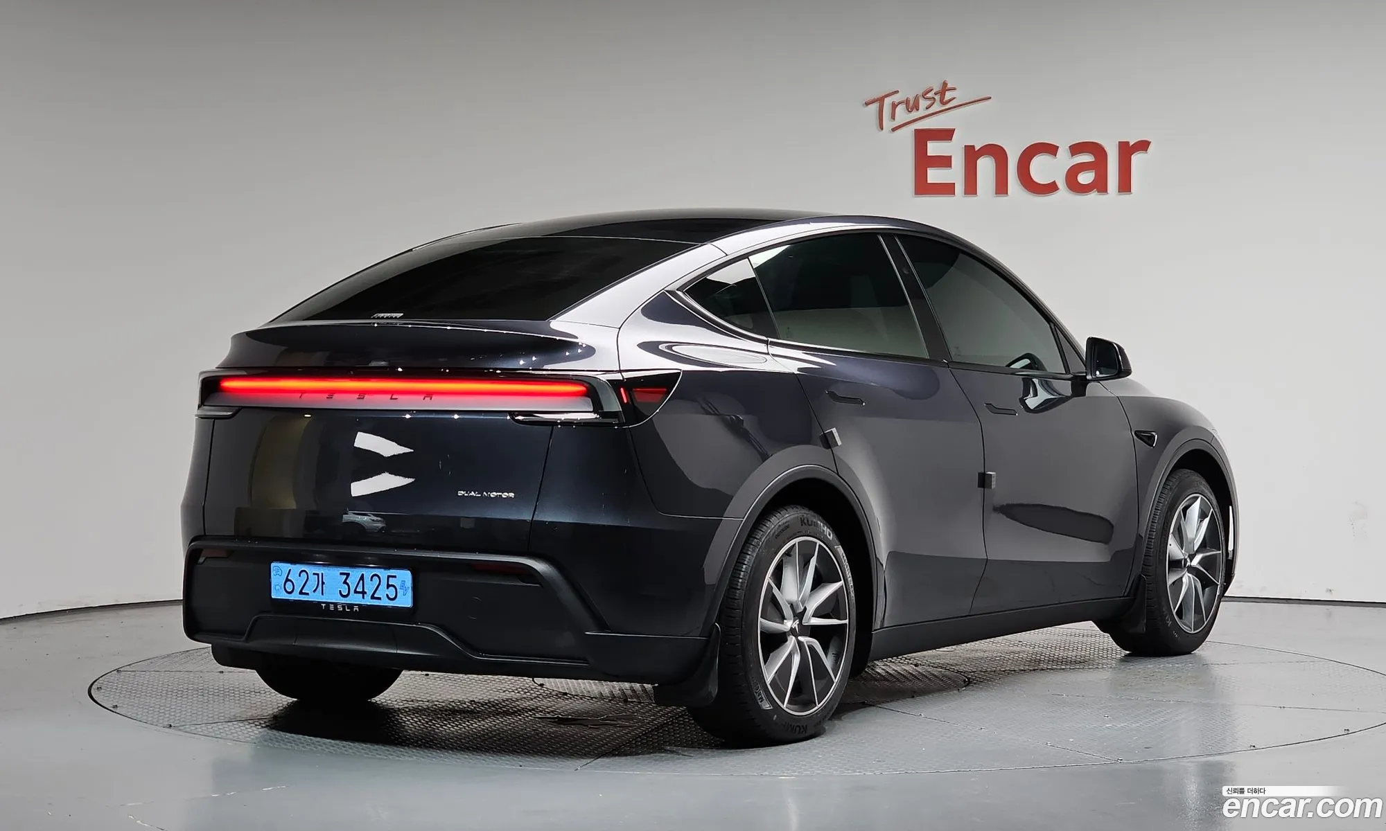Tesla Model Y 2025 LRWYGCEK6SC202074 — 33