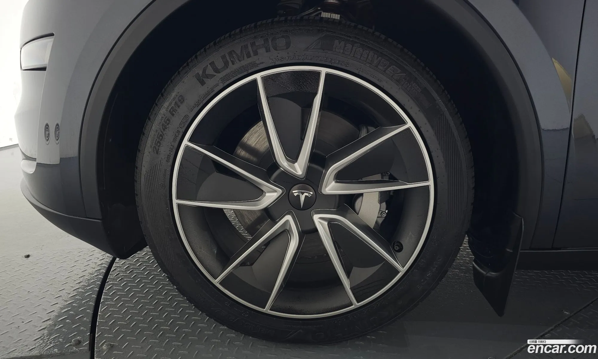 Tesla Model Y 2025 LRWYGCEK6SC202074 — 4