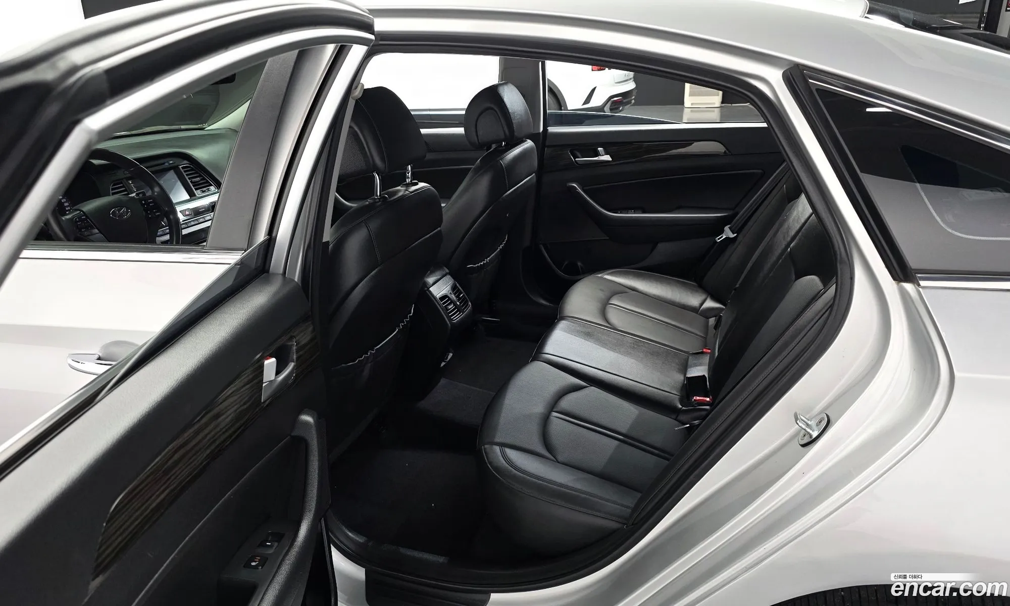 Hyundai LF Sonata 2014 — 26