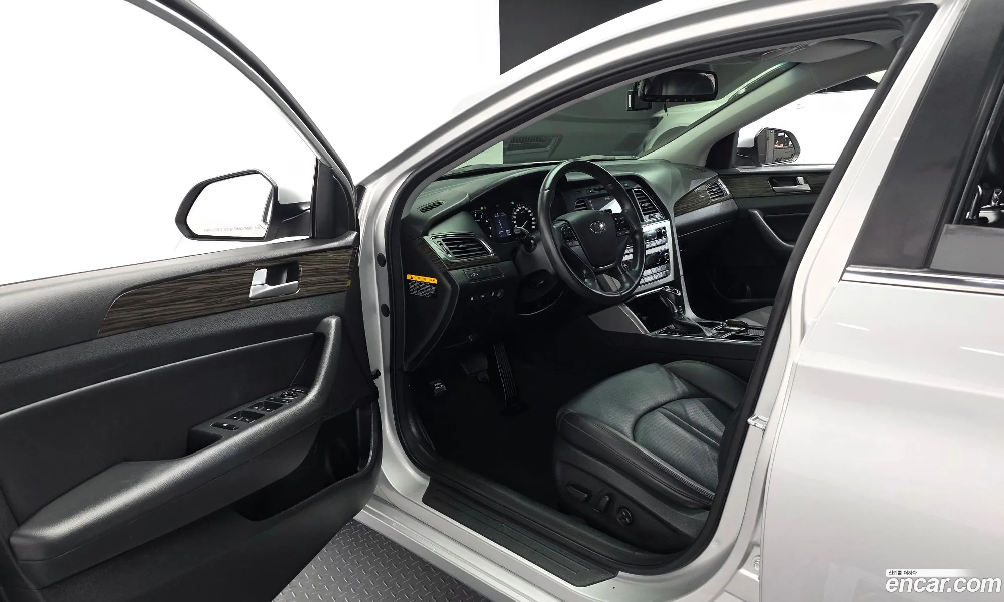 Hyundai LF Sonata 2014 — 12
