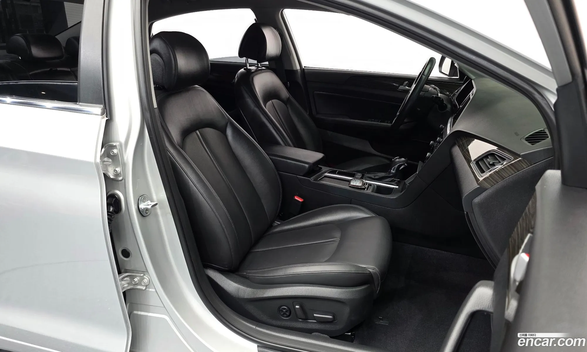 Hyundai LF Sonata 2014 — 24