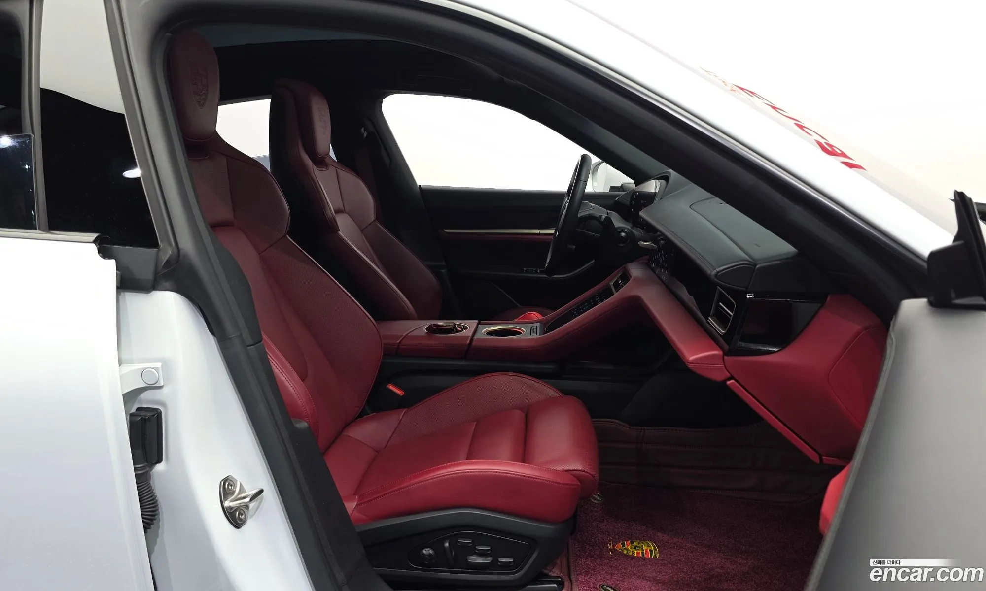 Porsche Taycan 2022 — 25