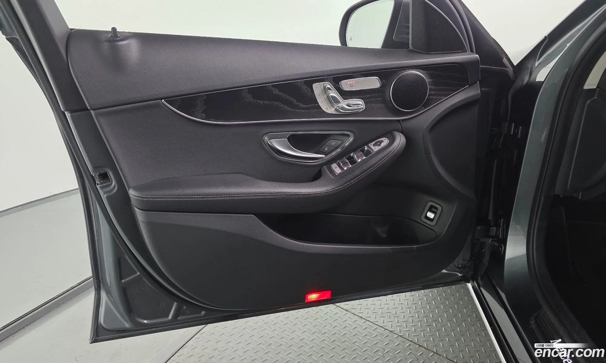 Mercedes-Benz C-Class W205 2019 — 24