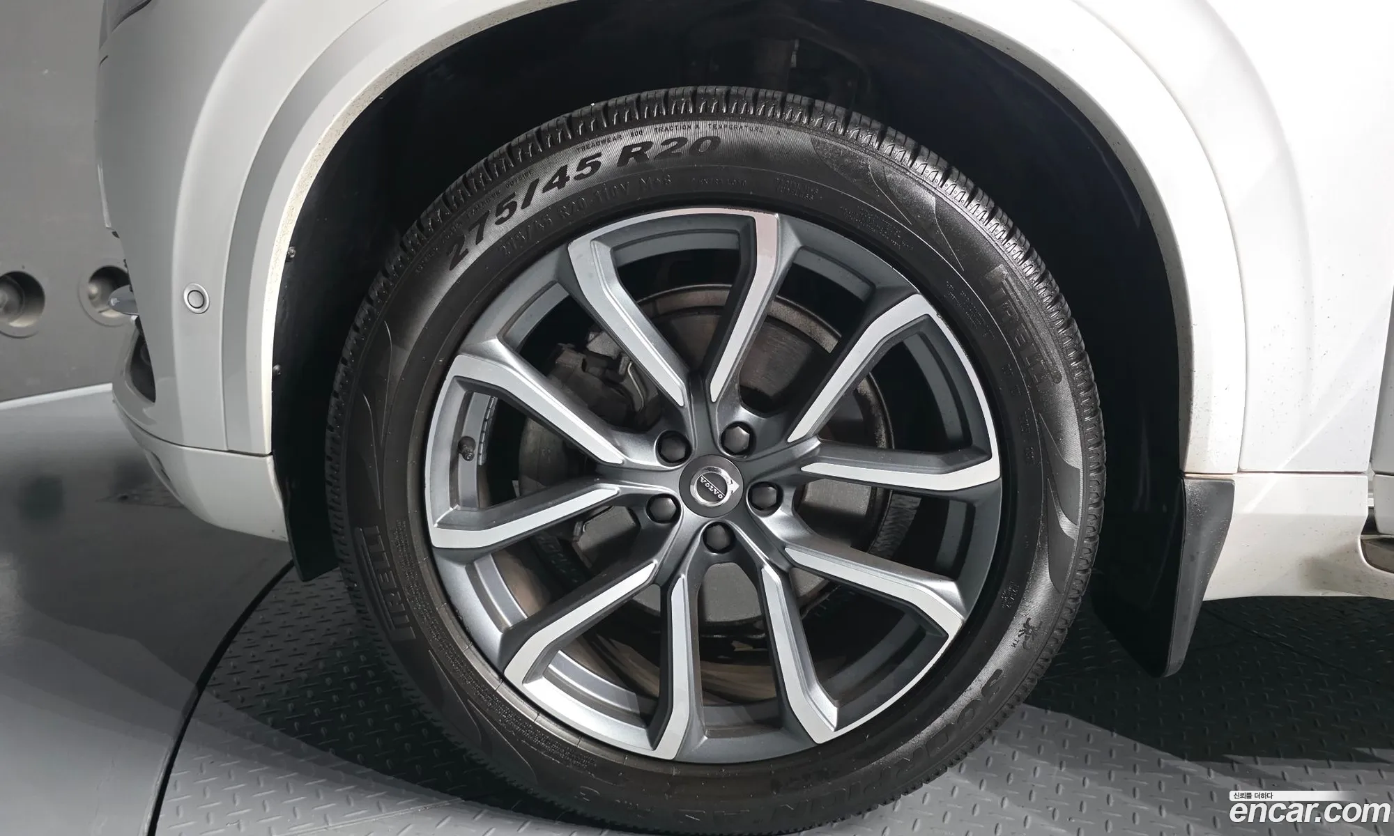 Volvo XC90 2016 YV1LF68BCH1107942 — 16