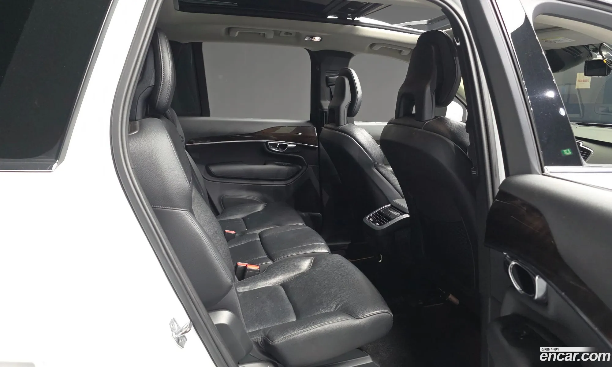 Volvo XC90 2016 YV1LF68BCH1107942 — 5