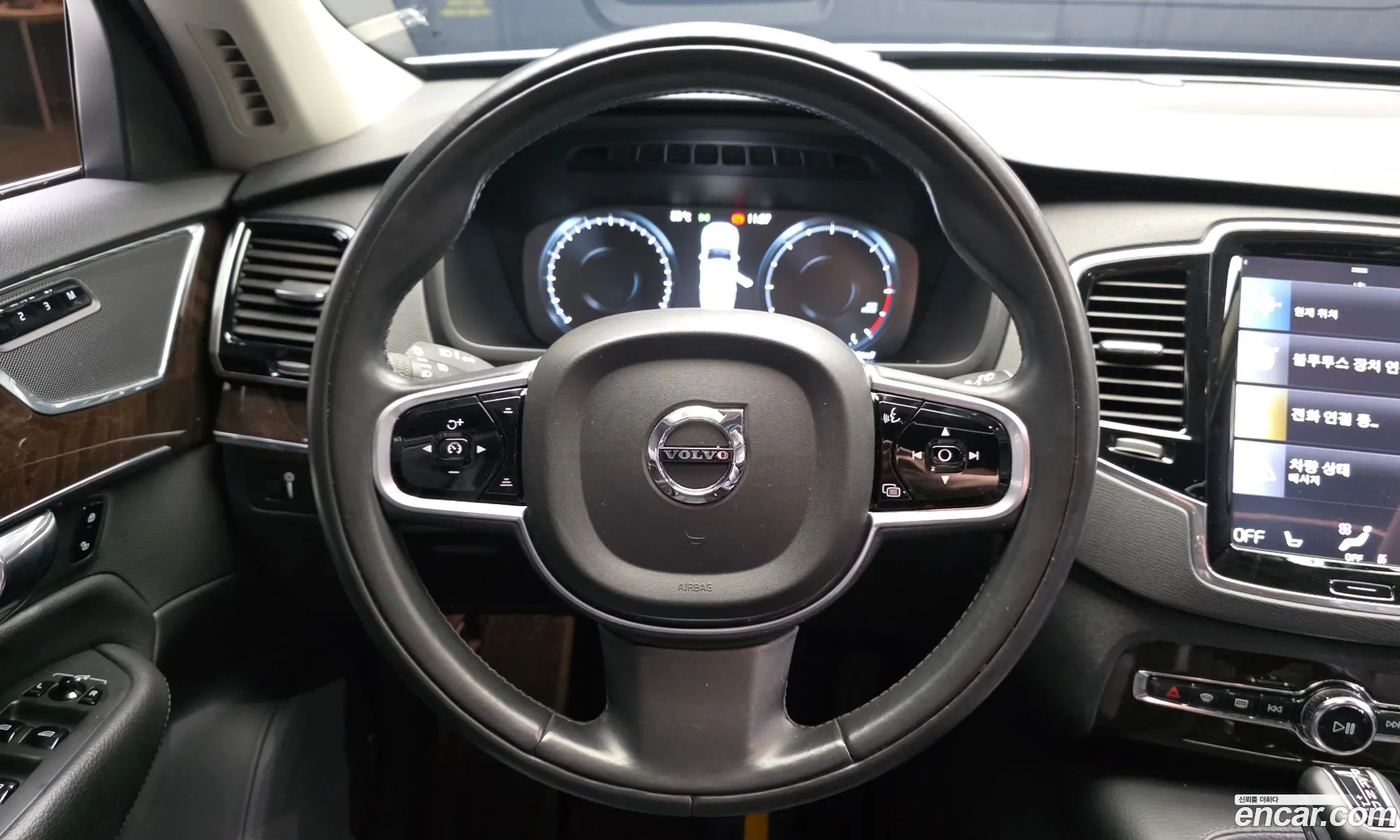 Volvo XC90 2016 YV1LF68BCH1107942 — 9