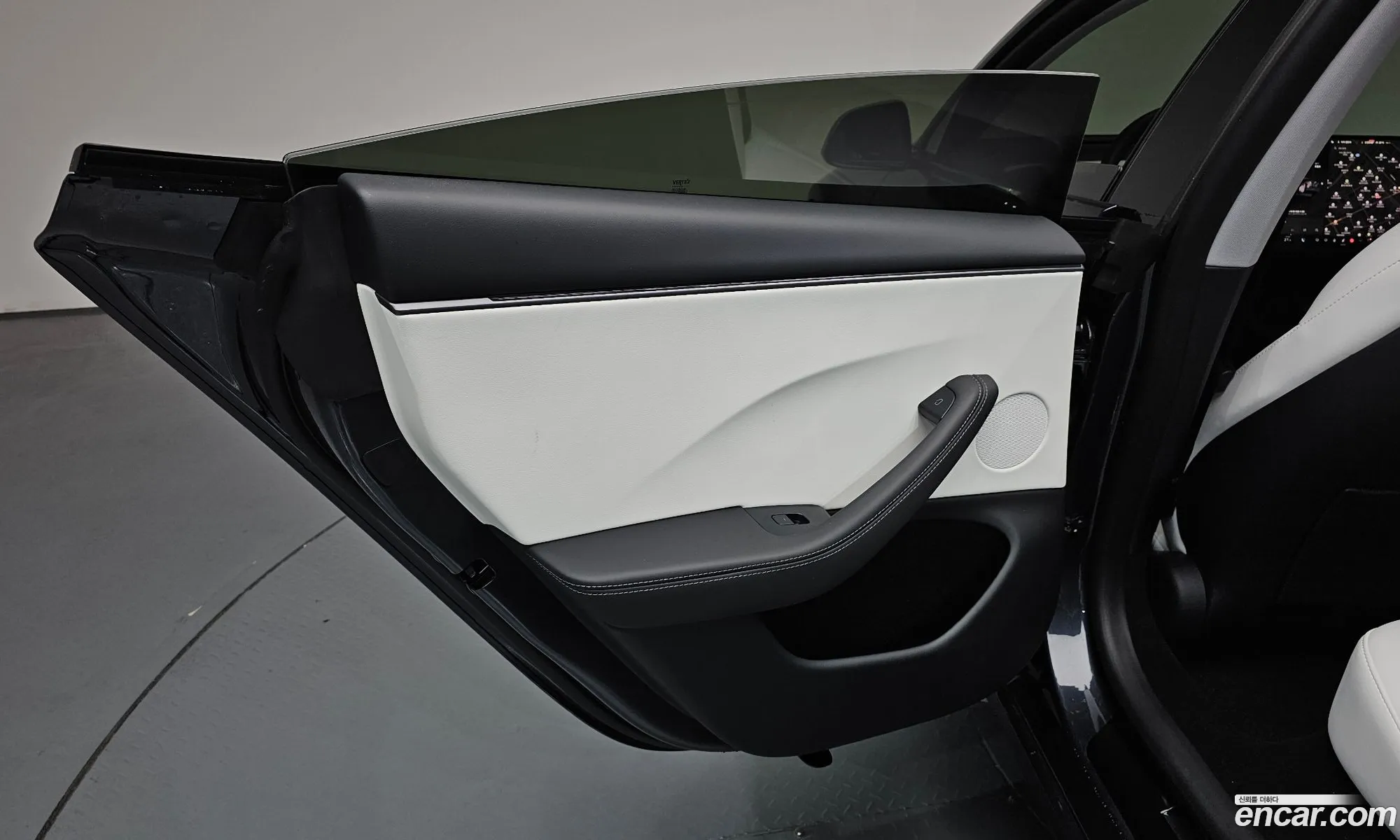 Tesla Model 3 2025 LRW3E7FS0SC610592 — 14