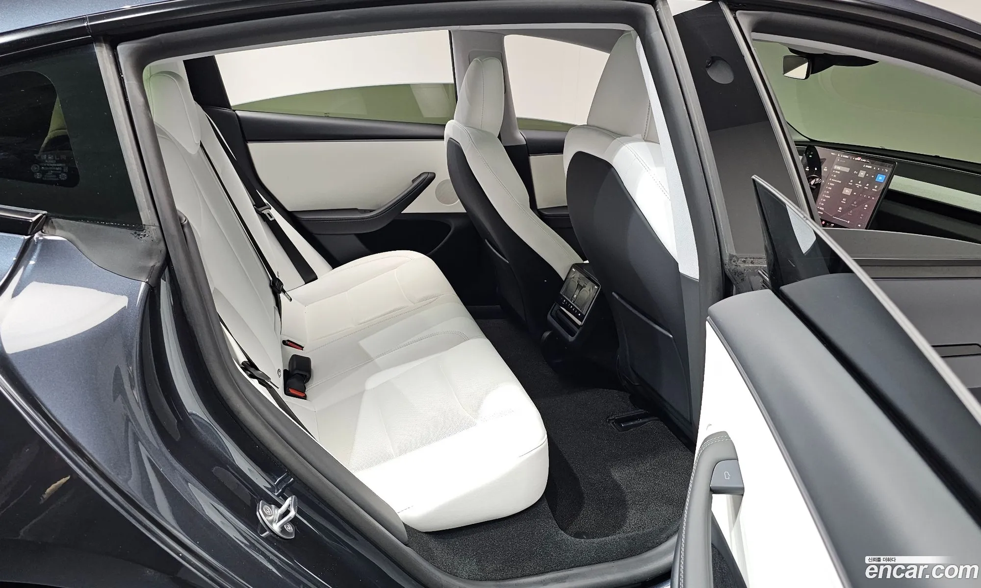 Tesla Model 3 2025 LRW3E7FS0SC610592 — 28