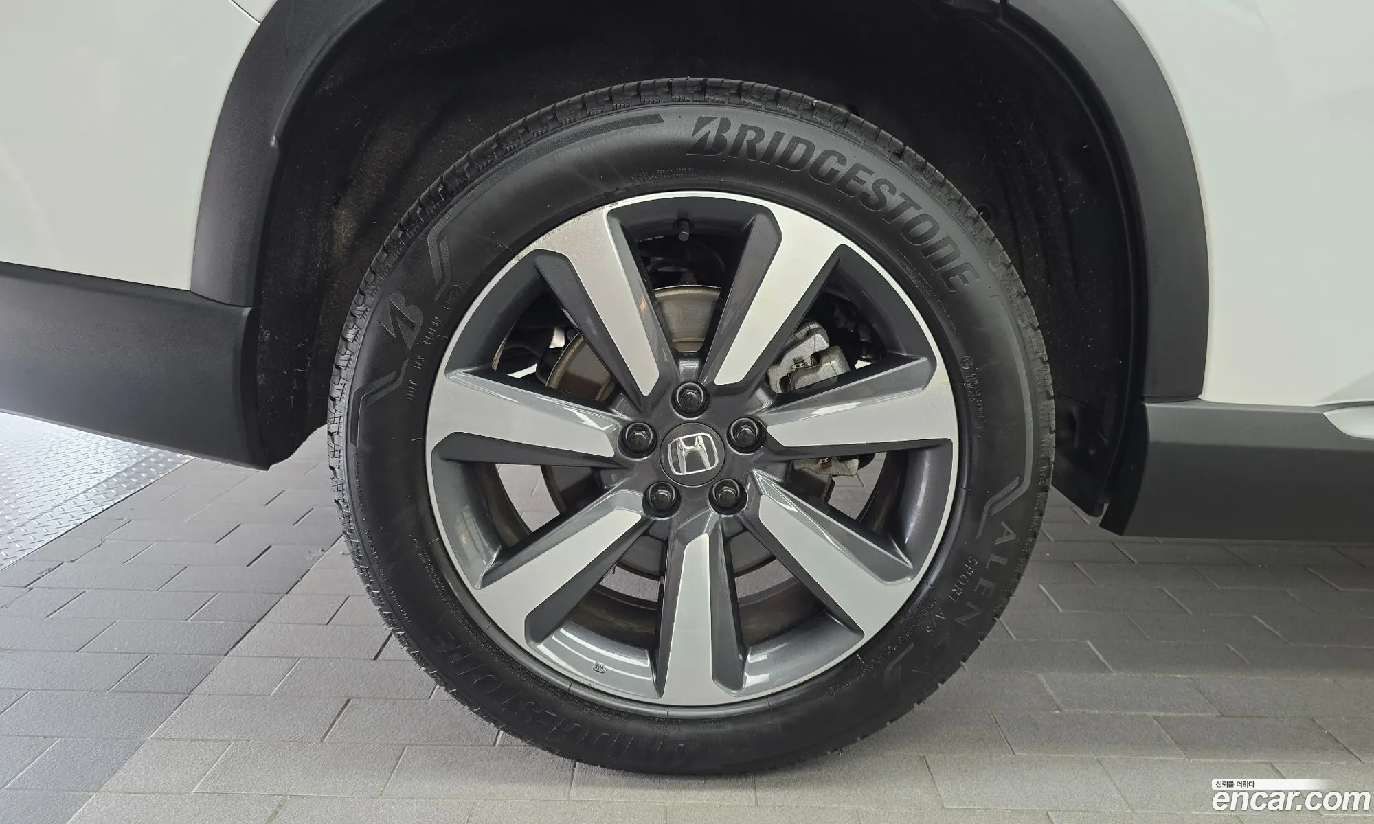 Honda Pilot 2023 5KBYG1880PB300054 — 25