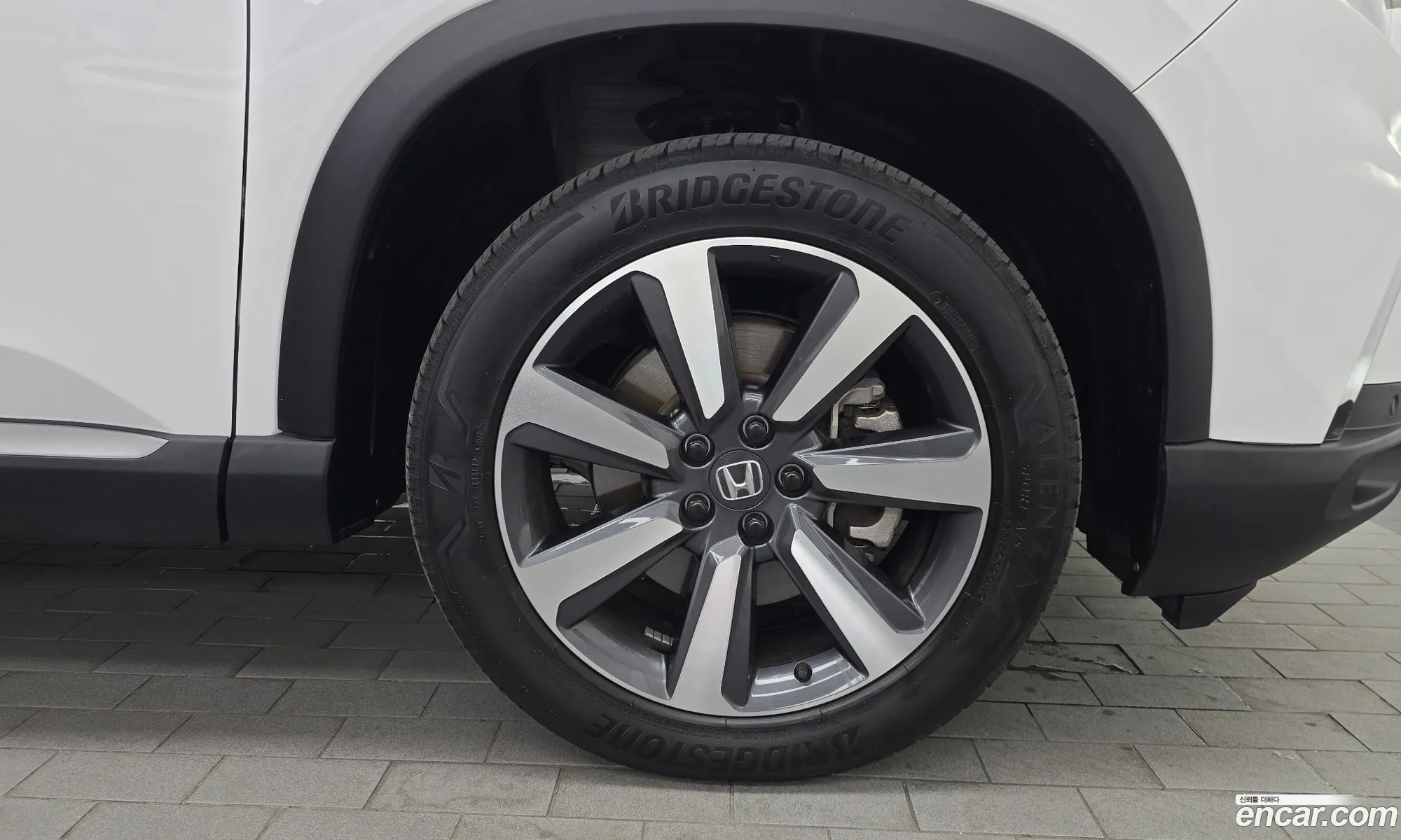 Honda Pilot 2023 5KBYG1880PB300054 — 26