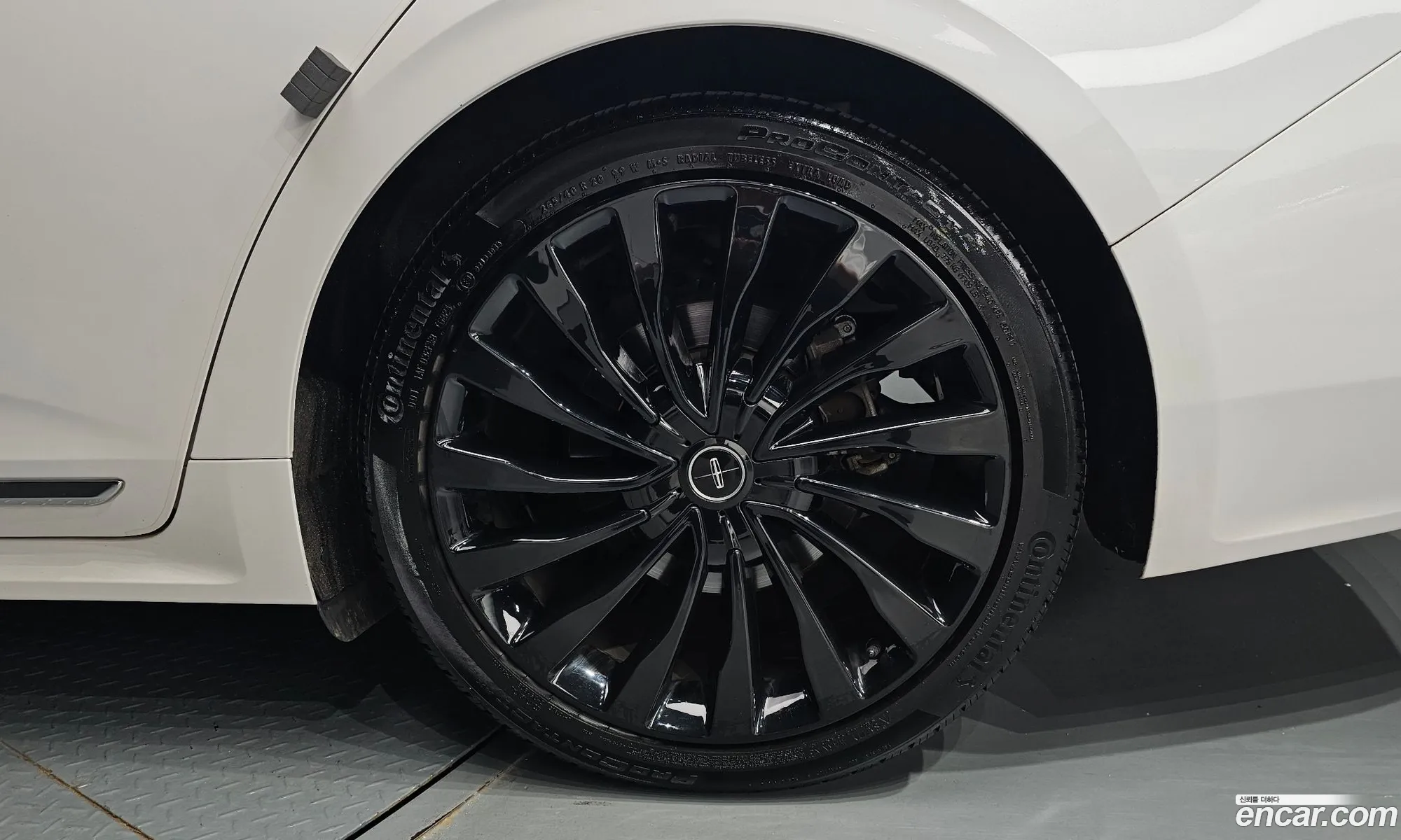 Lincoln Continental 10th Gen