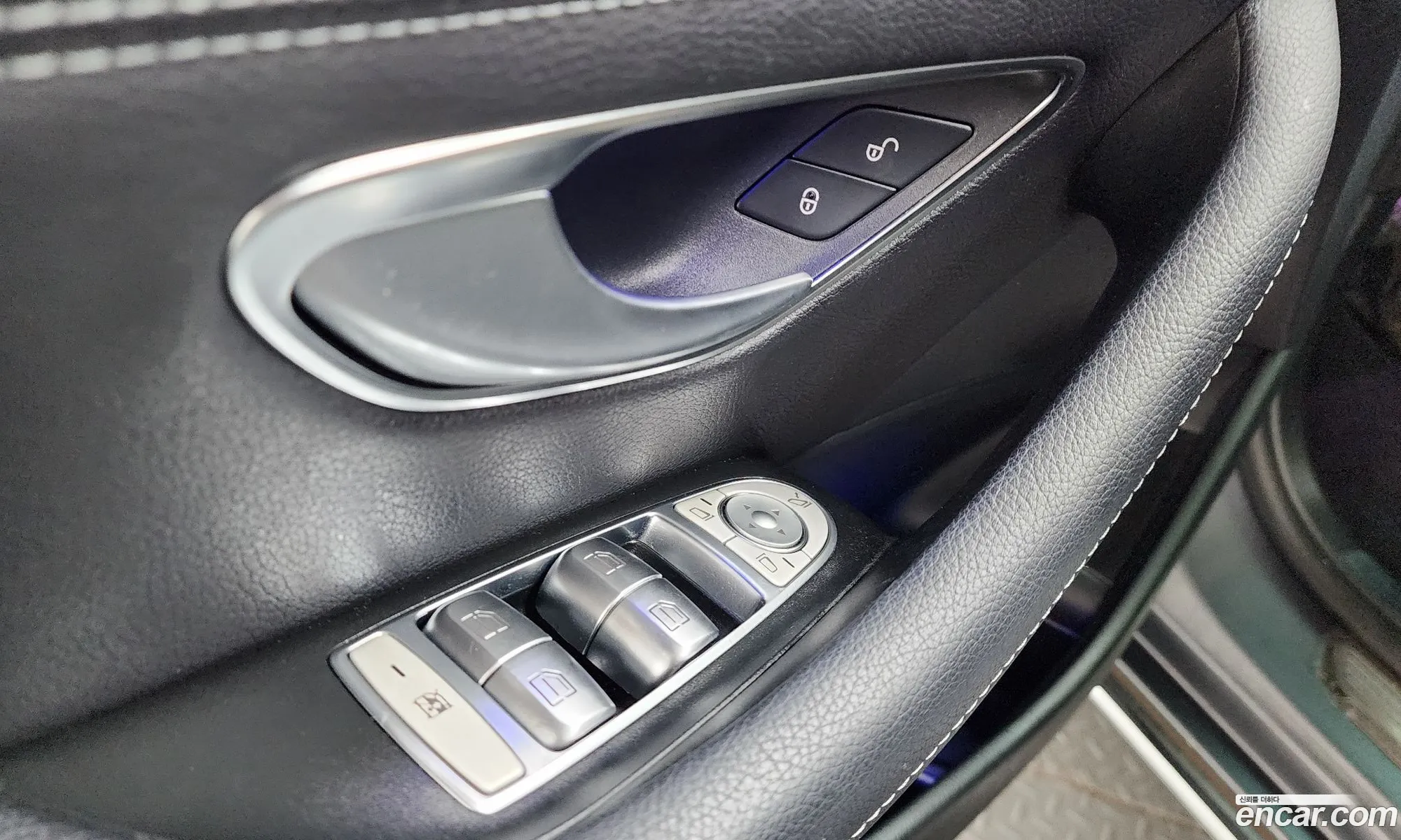 Mercedes-Benz E-Class W213 2019 WDDZF4KB0KA585323 — 2
