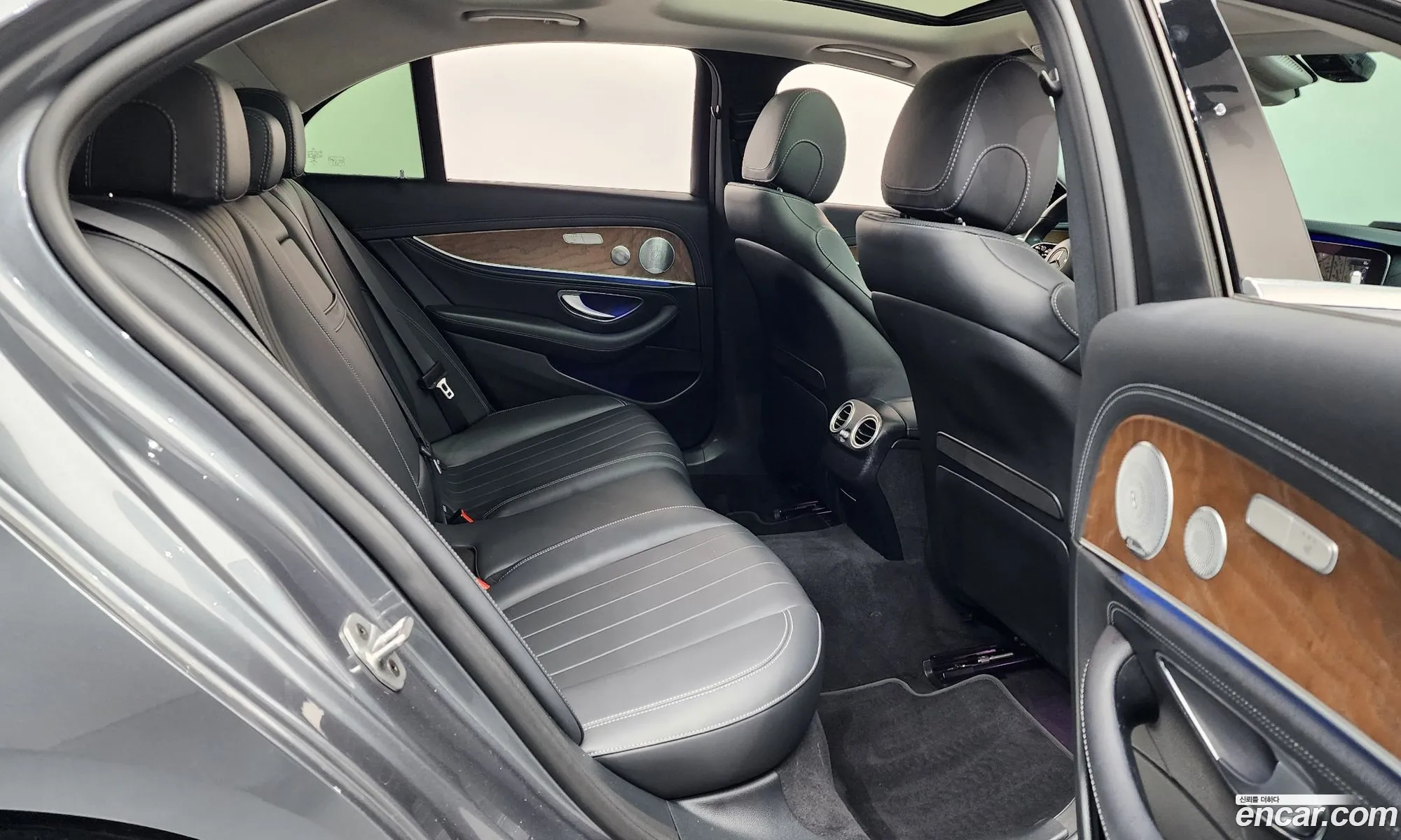 Mercedes-Benz E-Class W213 2019 WDDZF4KB0KA585323 — 8