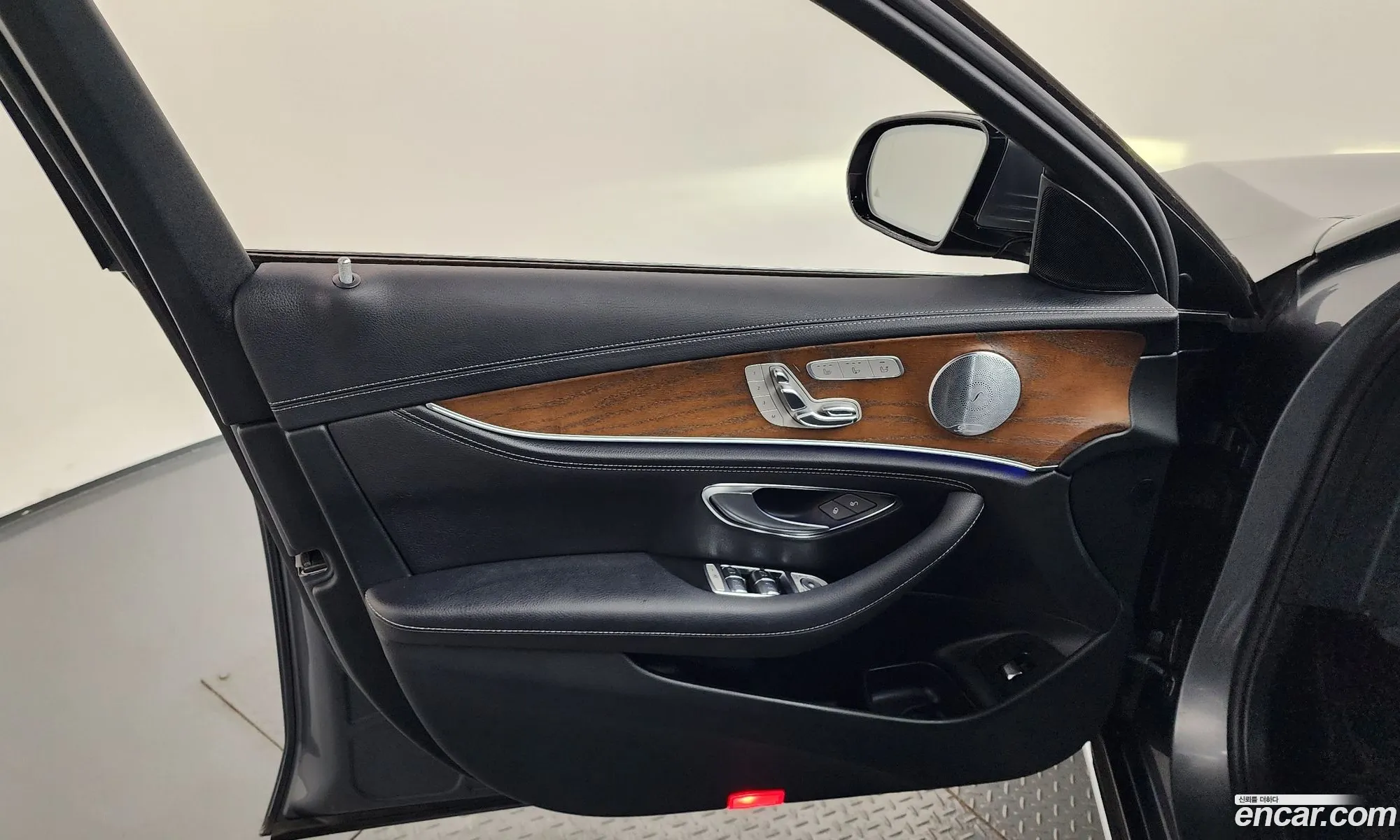 Mercedes-Benz E-Class W213 2019 WDDZF4KB0KA585323 — 14