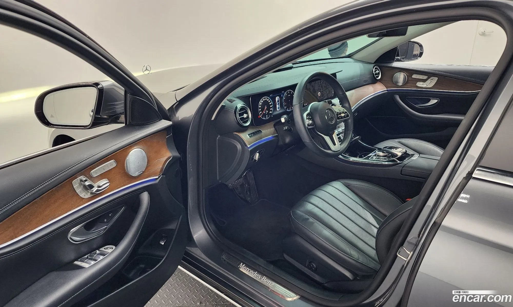 Mercedes-Benz E-Class W213 2019 WDDZF4KB0KA585323 — 19