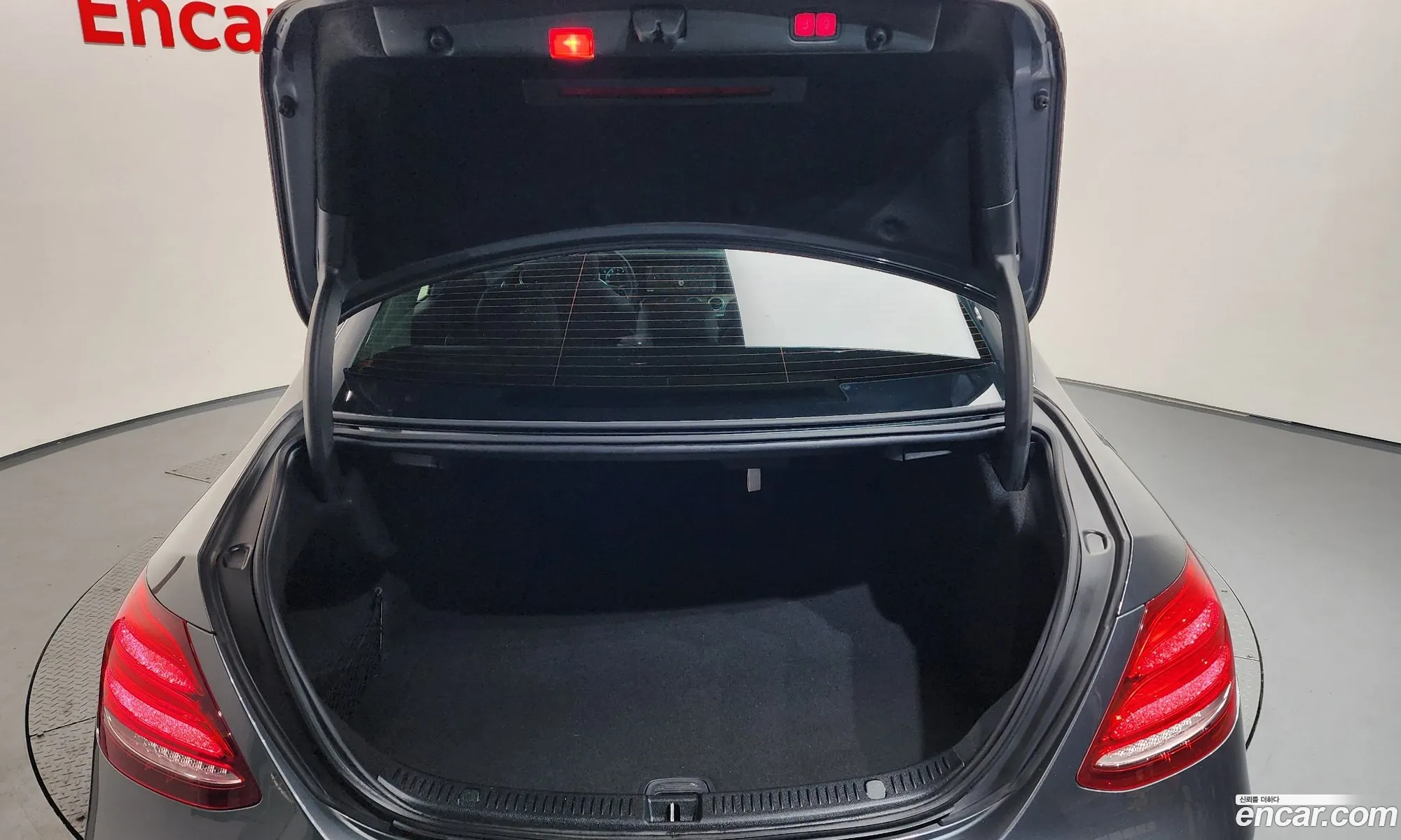 Mercedes-Benz E-Class W213 2019 WDDZF4KB0KA585323 — 10