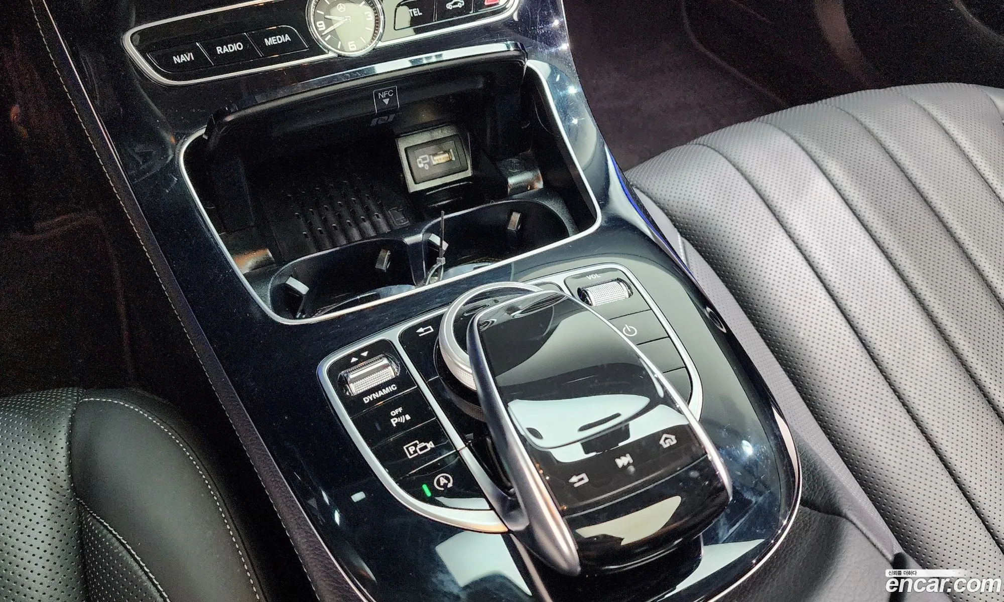 Mercedes-Benz E-Class W213 2019 WDDZF4KB0KA585323 — 36