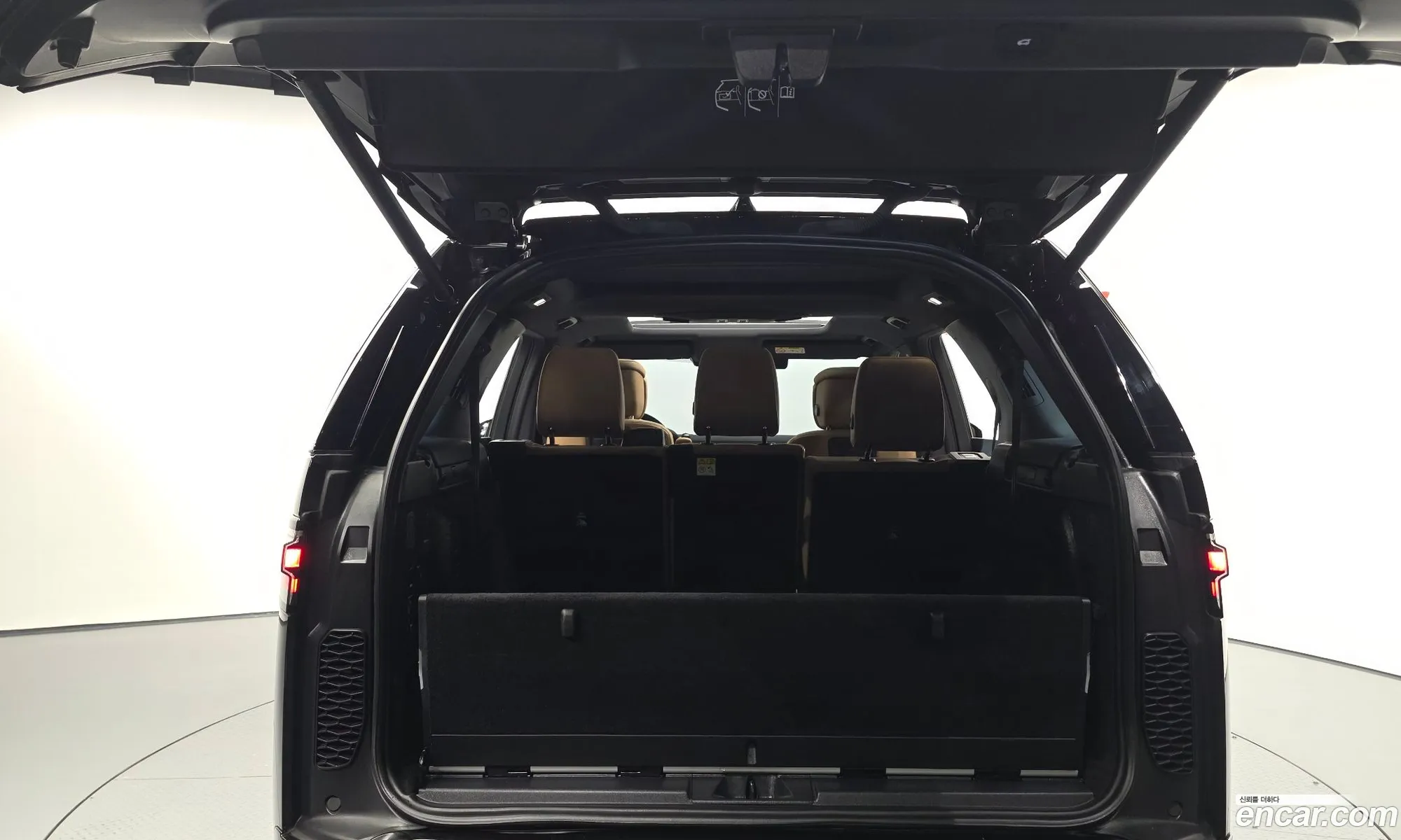 Land Rover Discovery 5 2025 — 12
