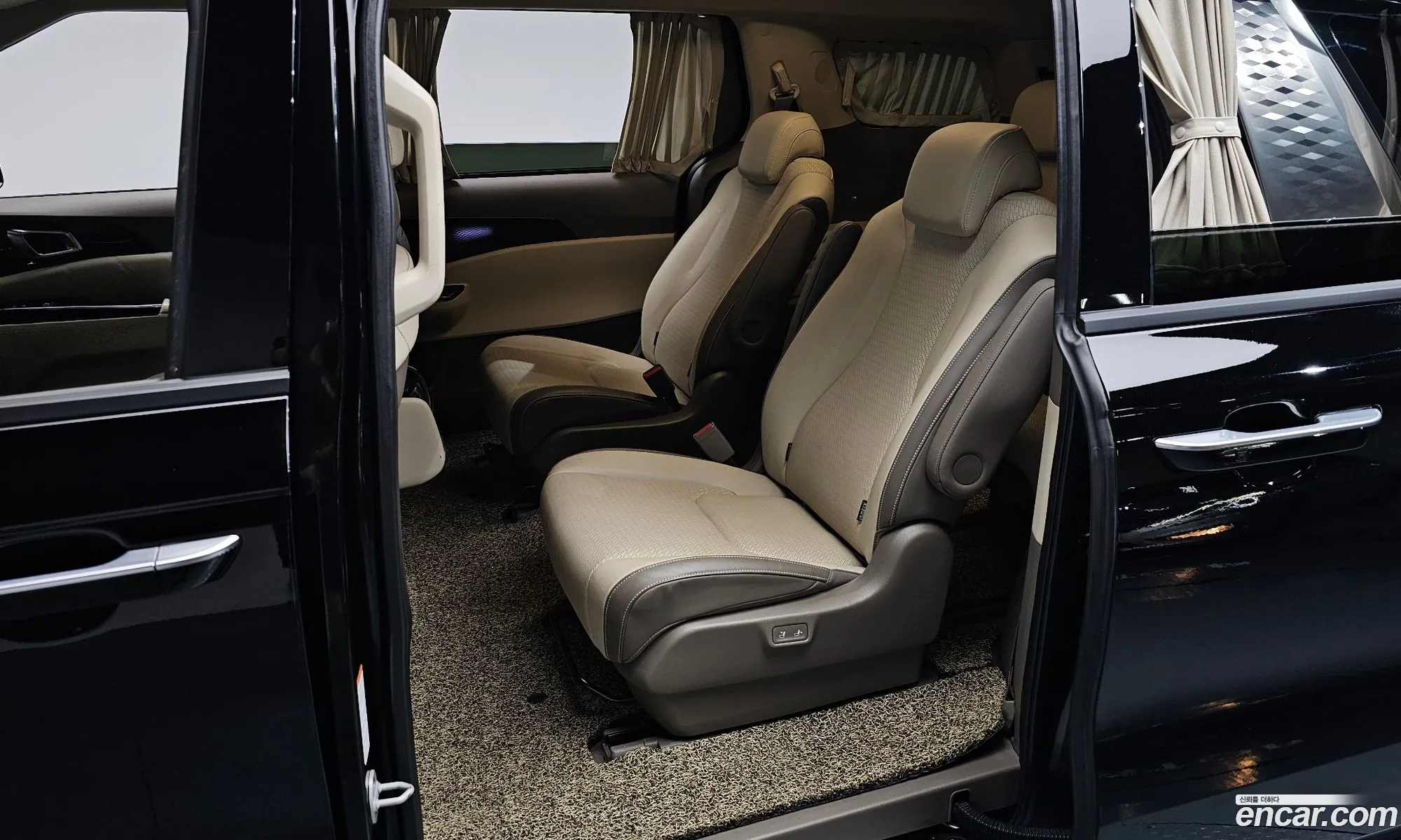Kia Carnival 2023 — 25