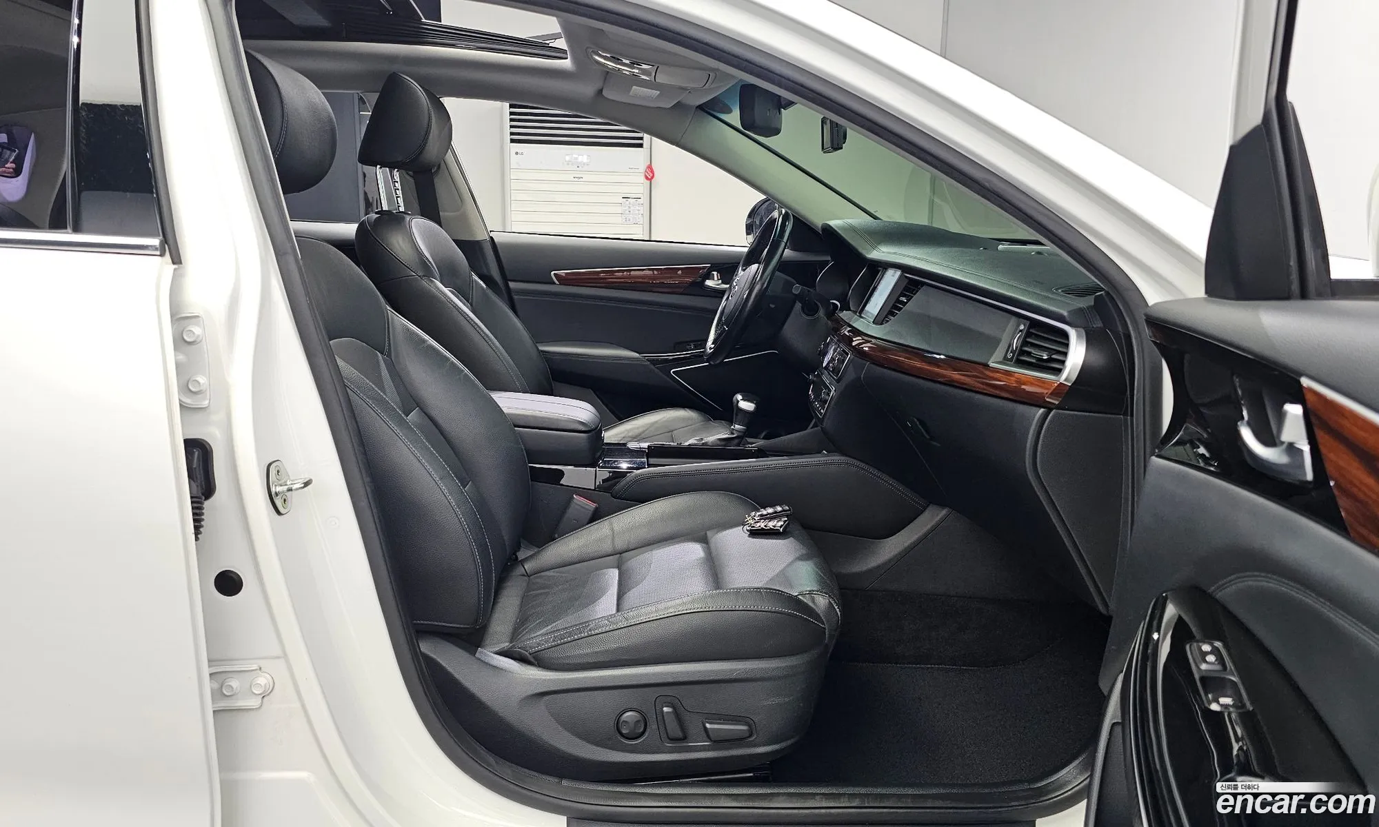 Kia K7 2017 KNALB415BHA103683 — 11