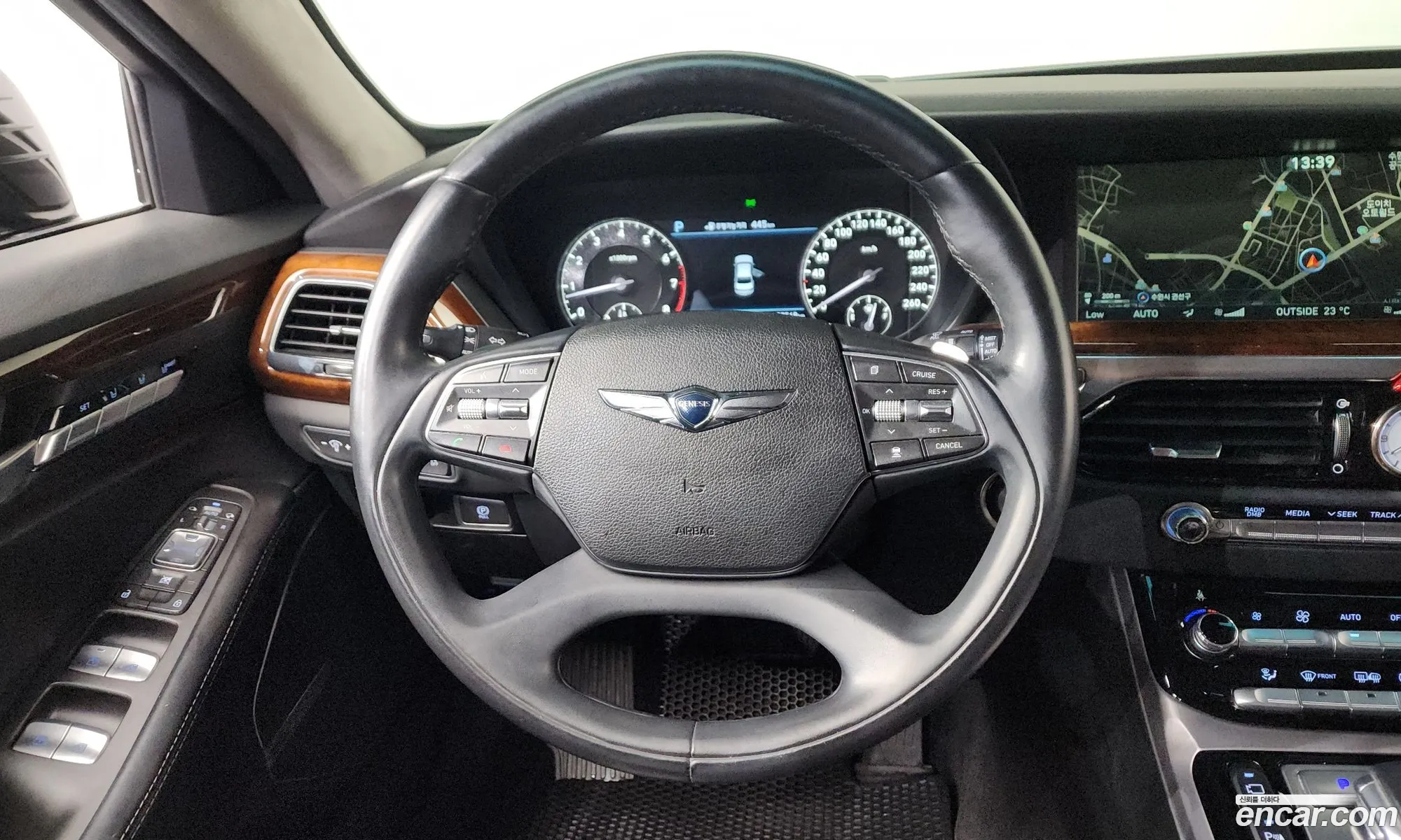 Genesis EQ900 2016 — 12