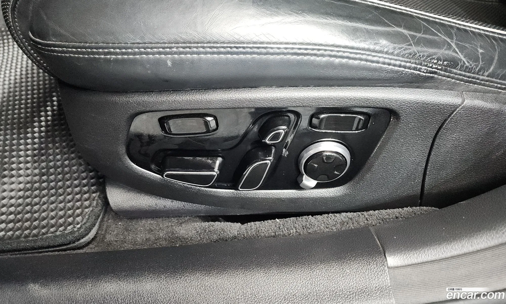 Genesis EQ900 2016 — 25