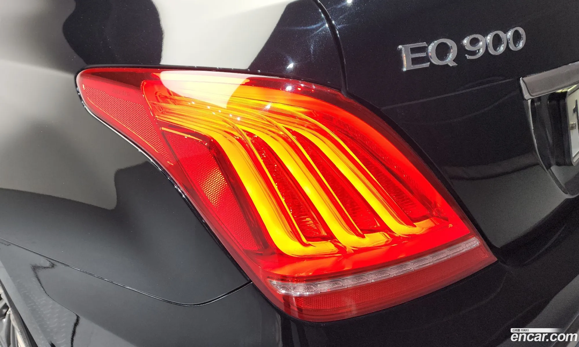 Genesis EQ900 2016 — 27