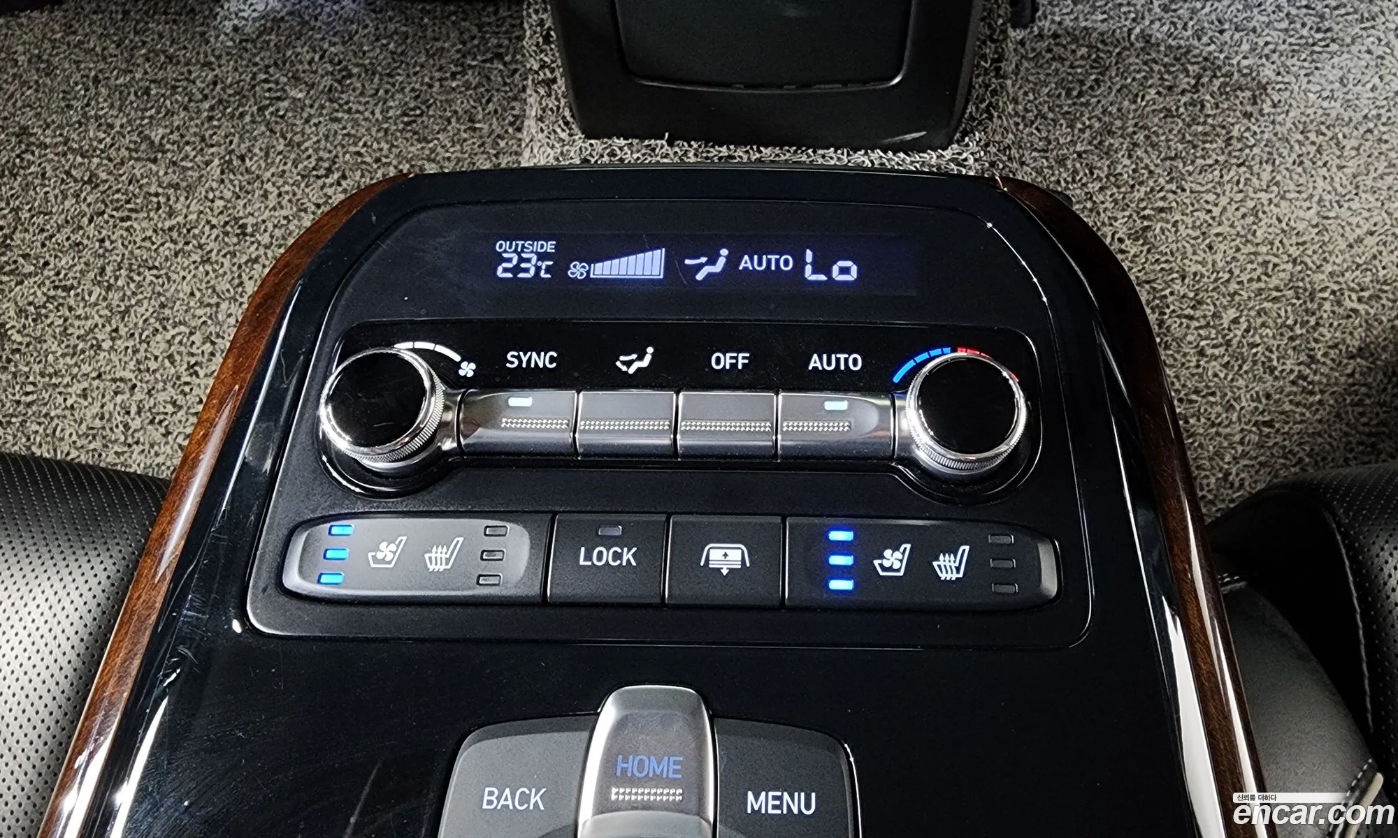 Genesis EQ900 2016 — 24
