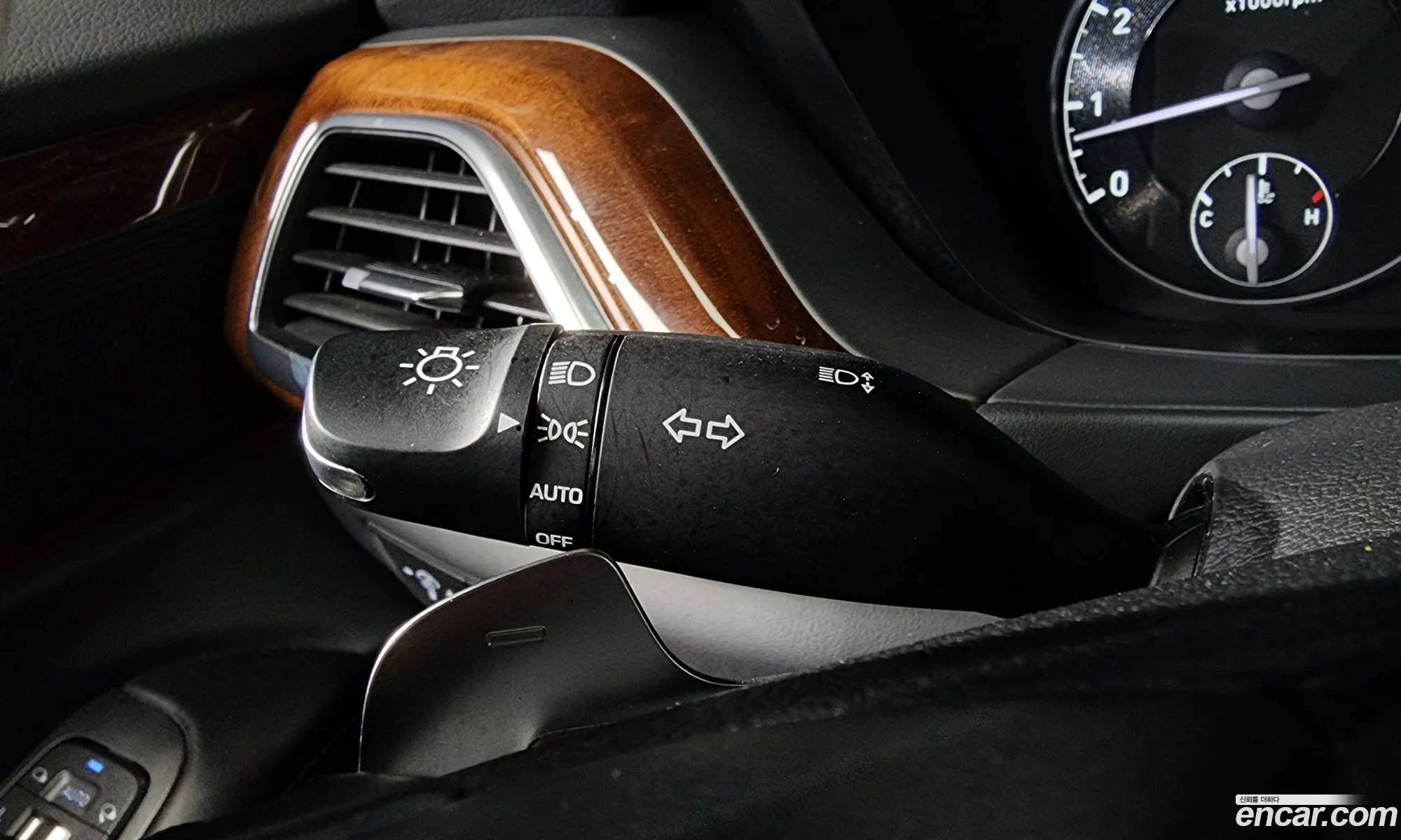 Genesis EQ900 2016 — 32
