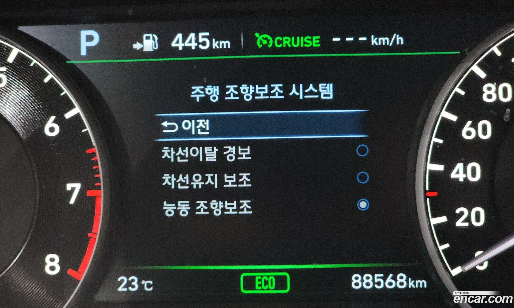 Genesis EQ900 2016 — 29