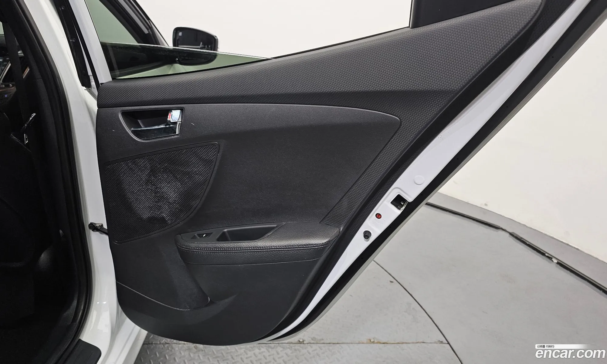 Hyundai Veloster 2013 — 26