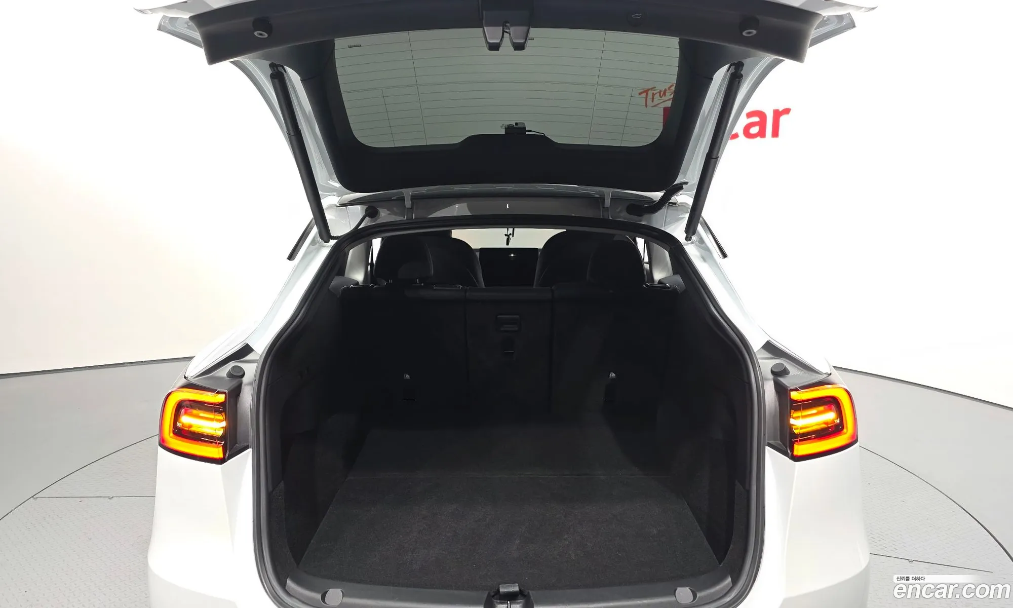 Tesla Model Y 2022 — 10