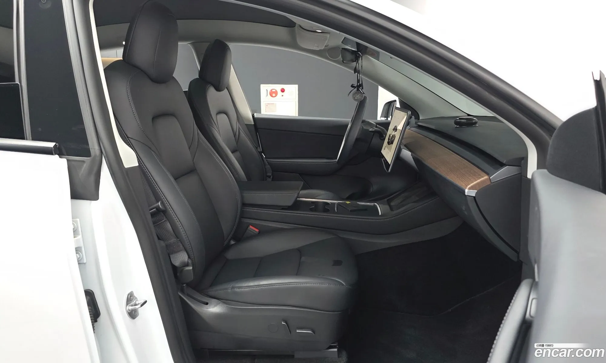 Tesla Model Y 2022 — 19