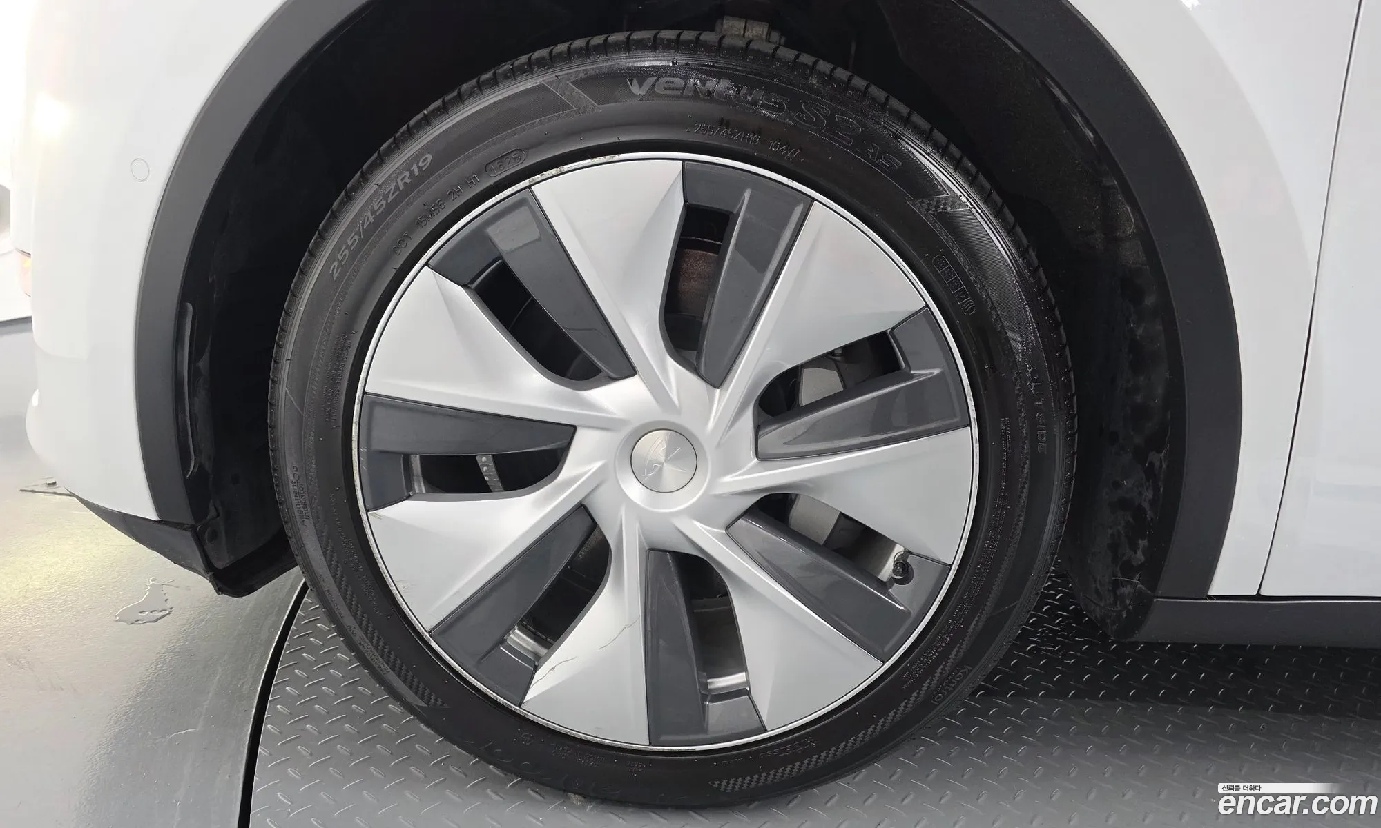Tesla Model Y 2022 — 15