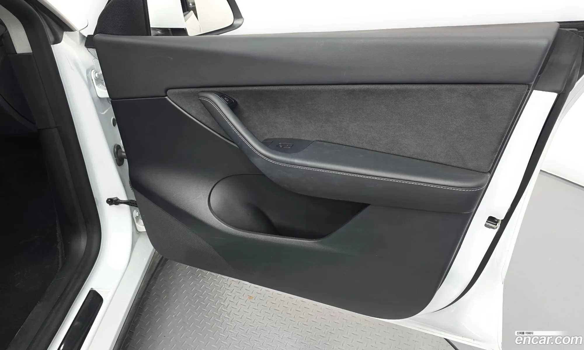 Tesla Model Y 2022 — 27